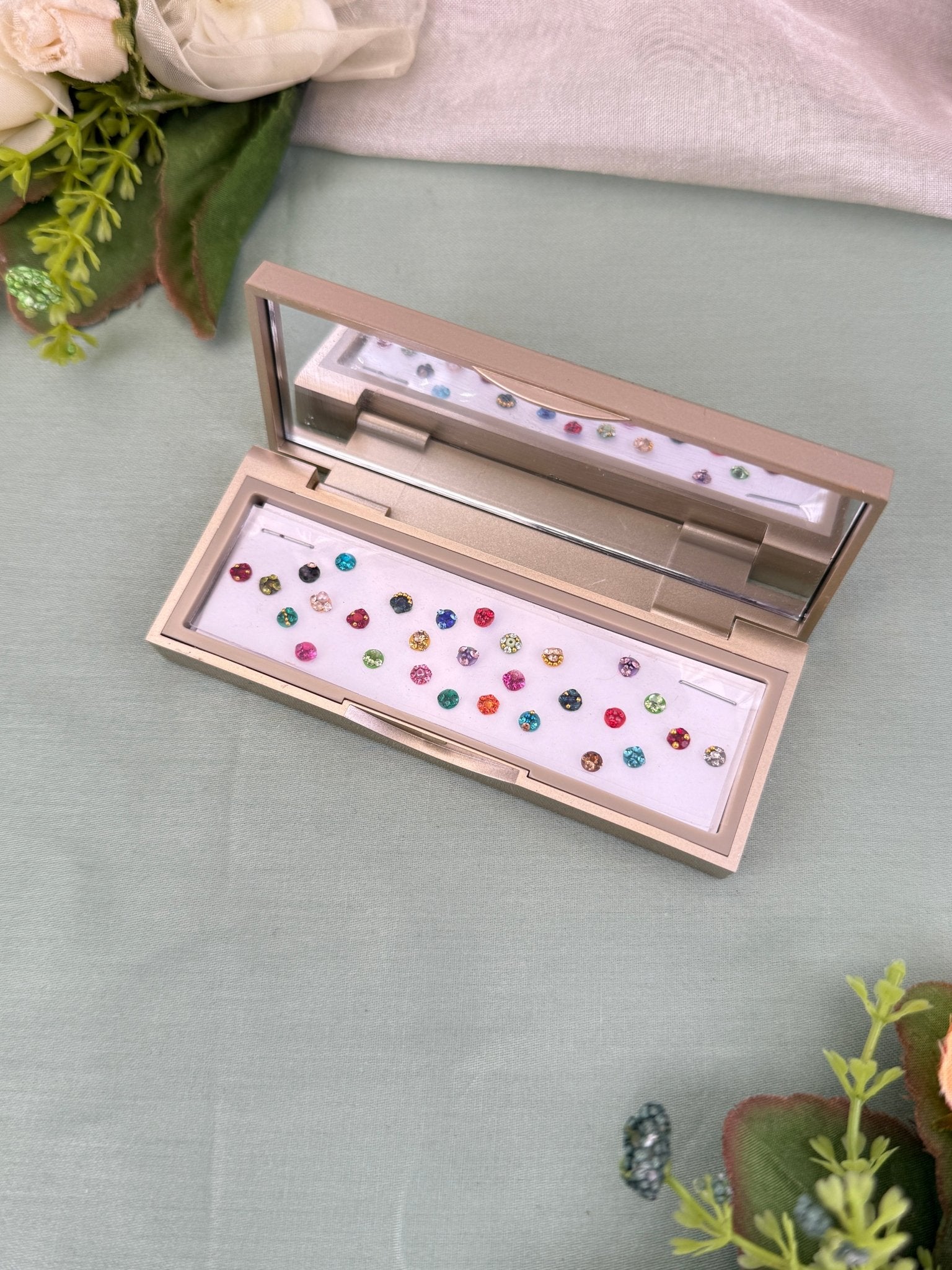 Designer Grand Bindi Box 557 - Mahilas