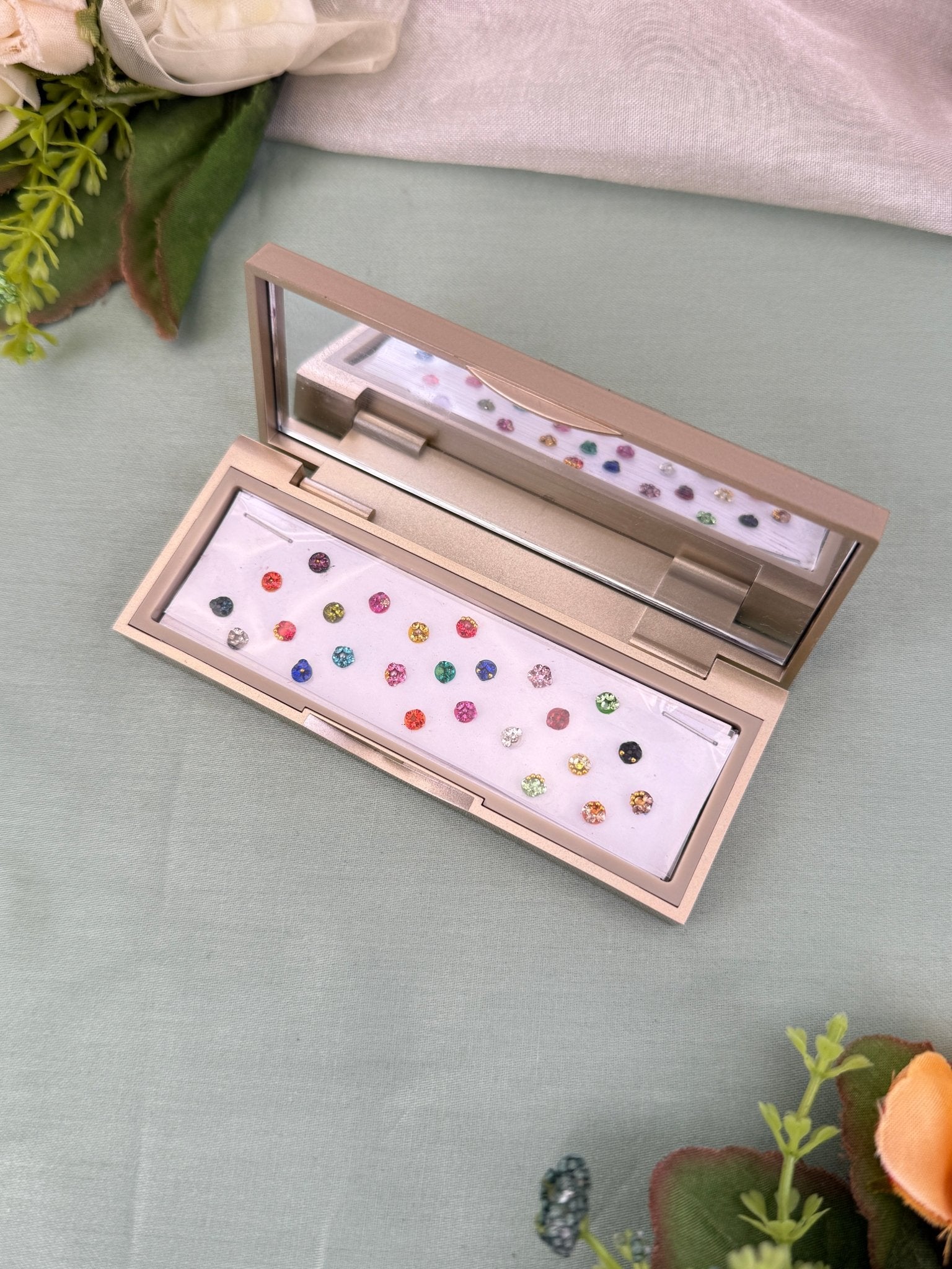 Designer Grand Bindi Box 558 - Mahilas