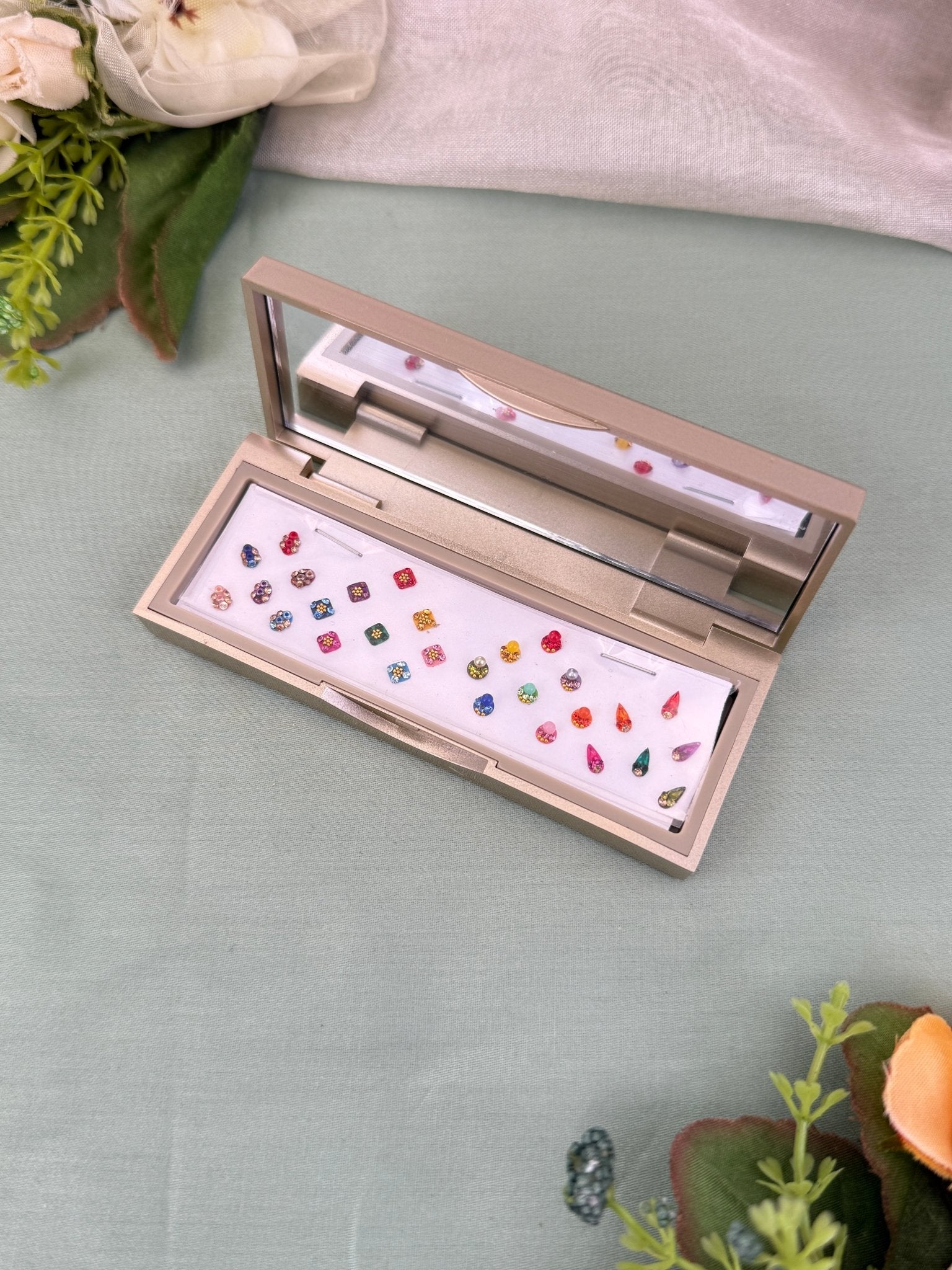 Designer Grand Bindi Box 560 - Mahilas