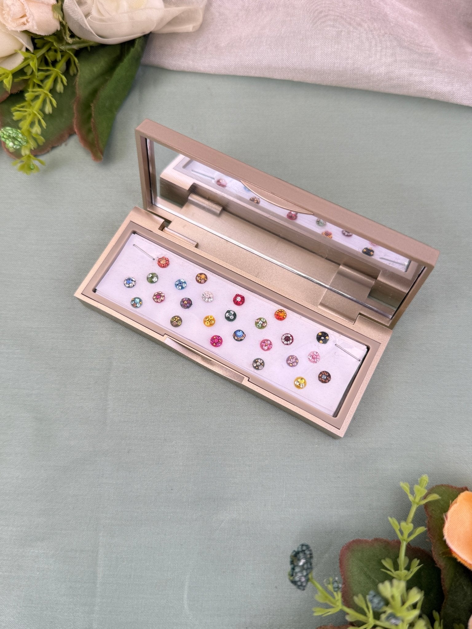 Designer Grand Bindi Box 561 - Mahilas