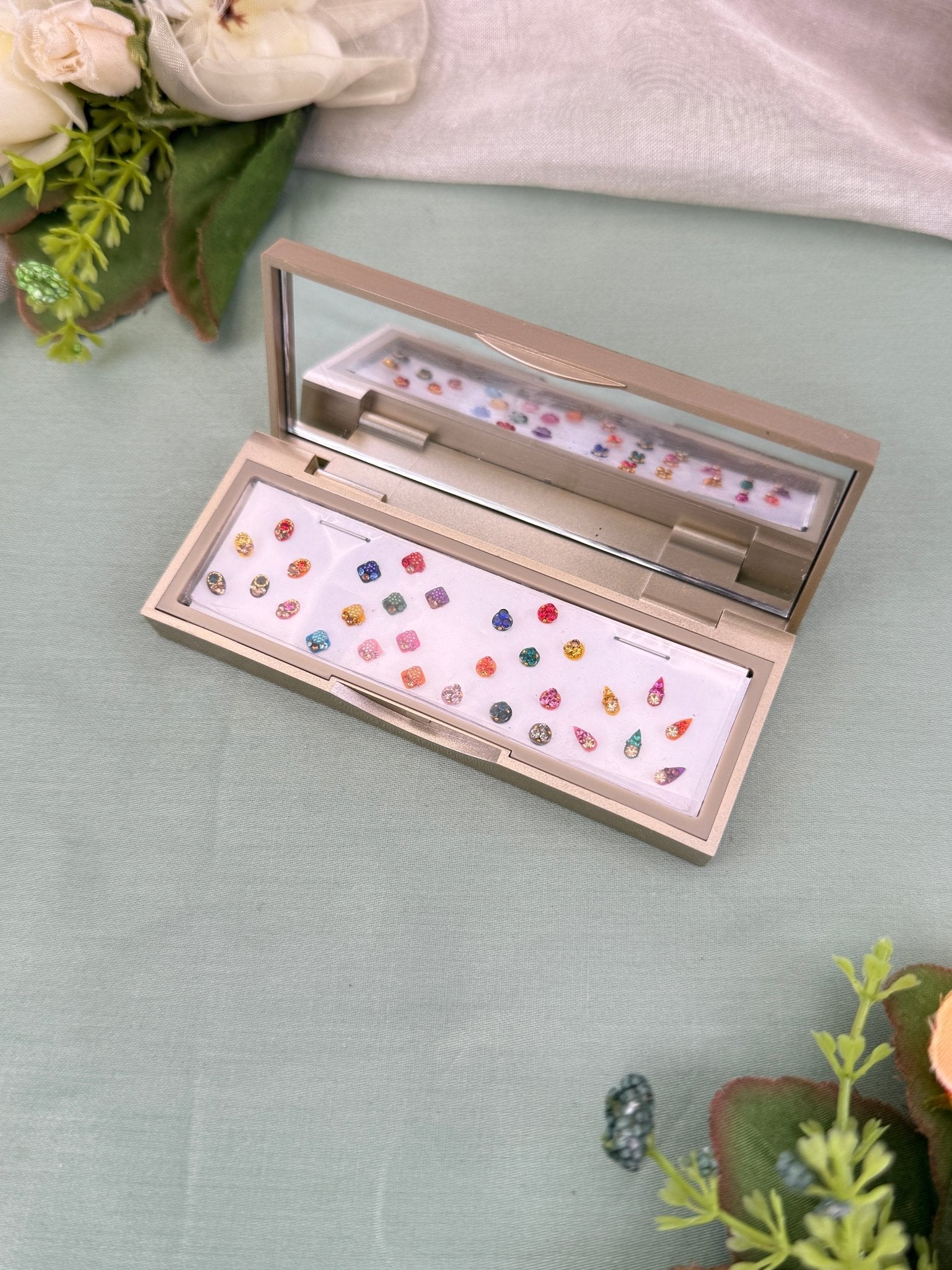 Designer Grand Bindi Box 562 - Mahilas