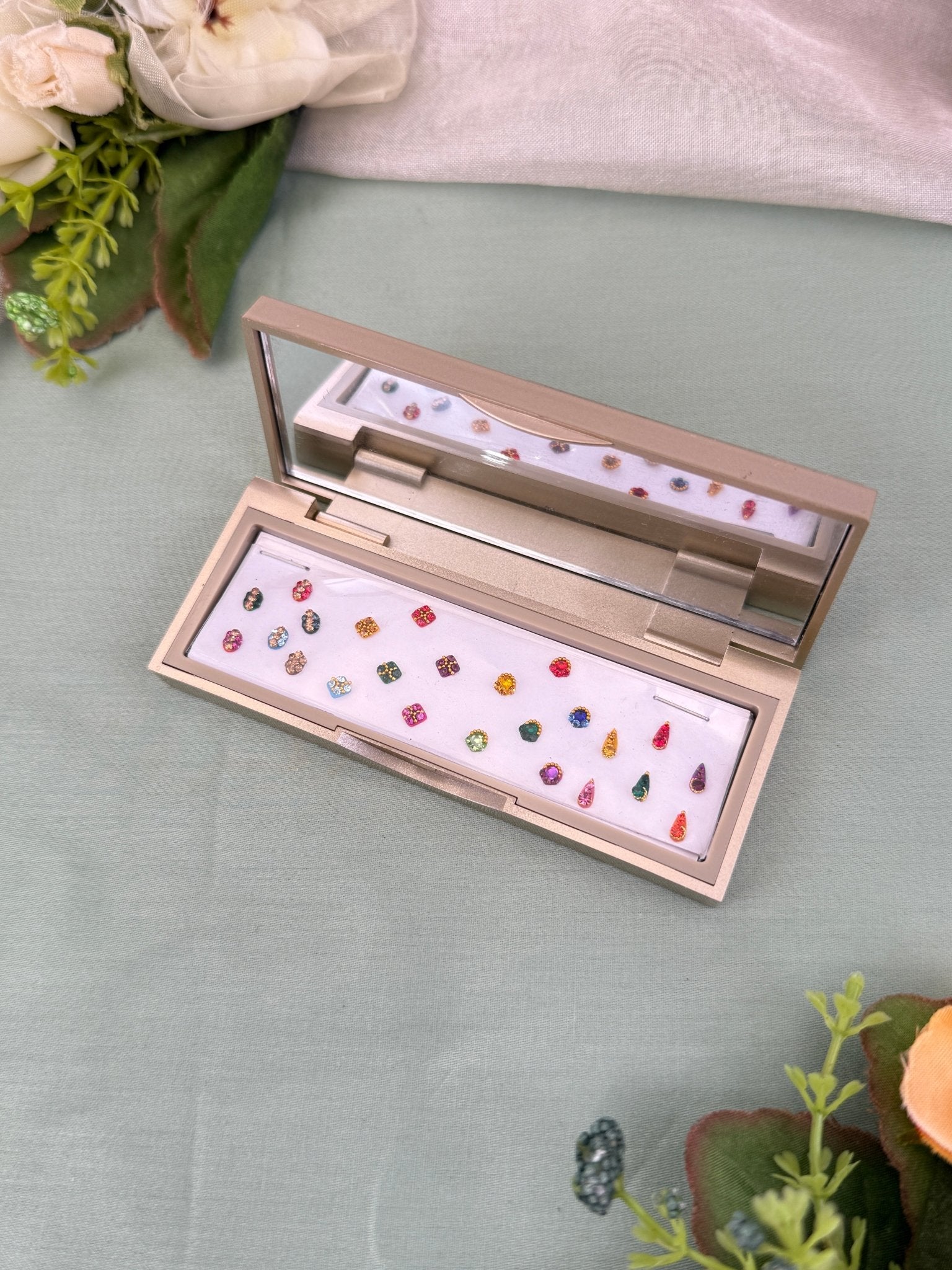 Designer Grand Bindi Box 570 - Mahilas