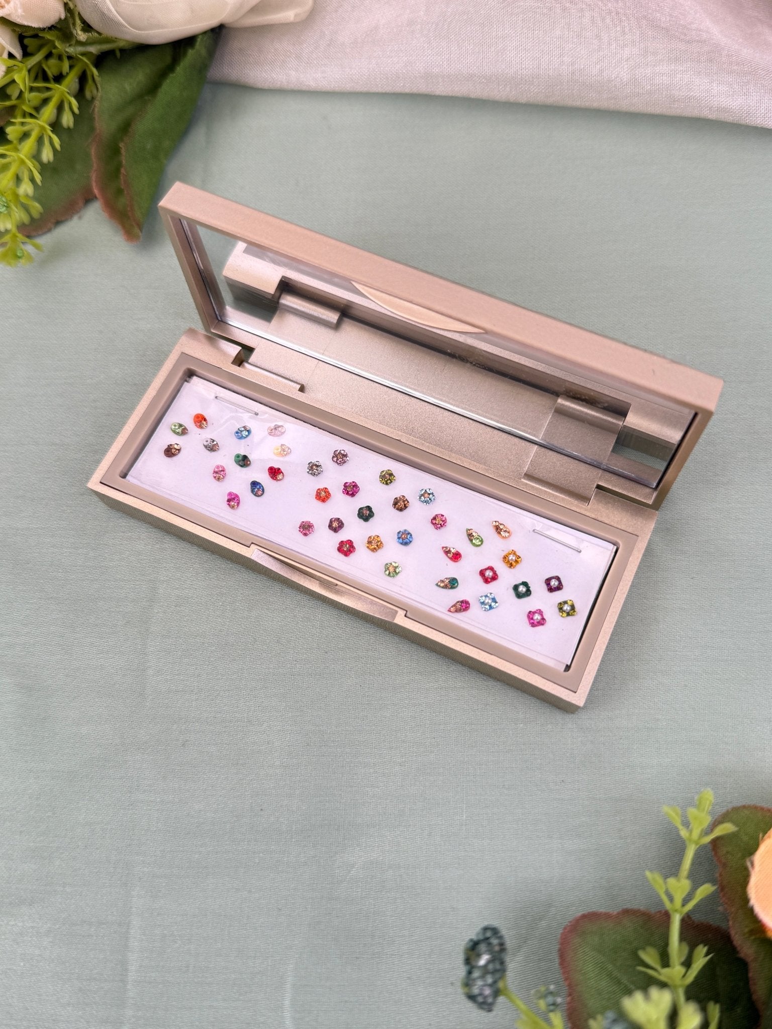 Designer Grand Bindi Box 575 - Mahilas