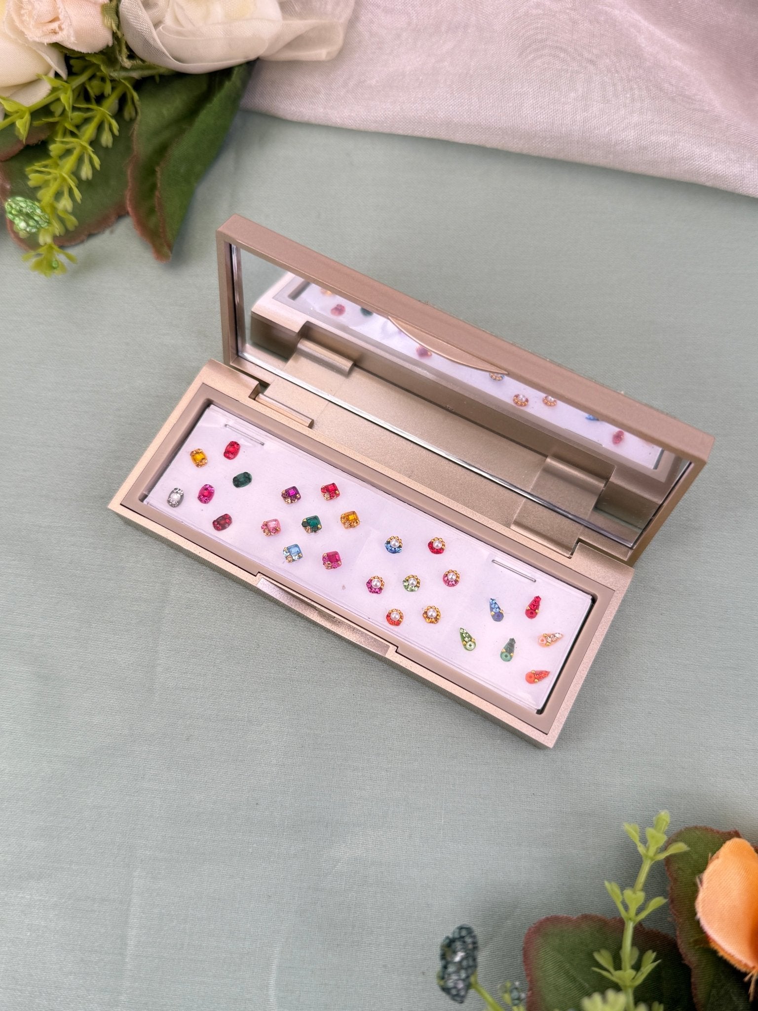 Designer Grand Bindi Box 576 - Mahilas