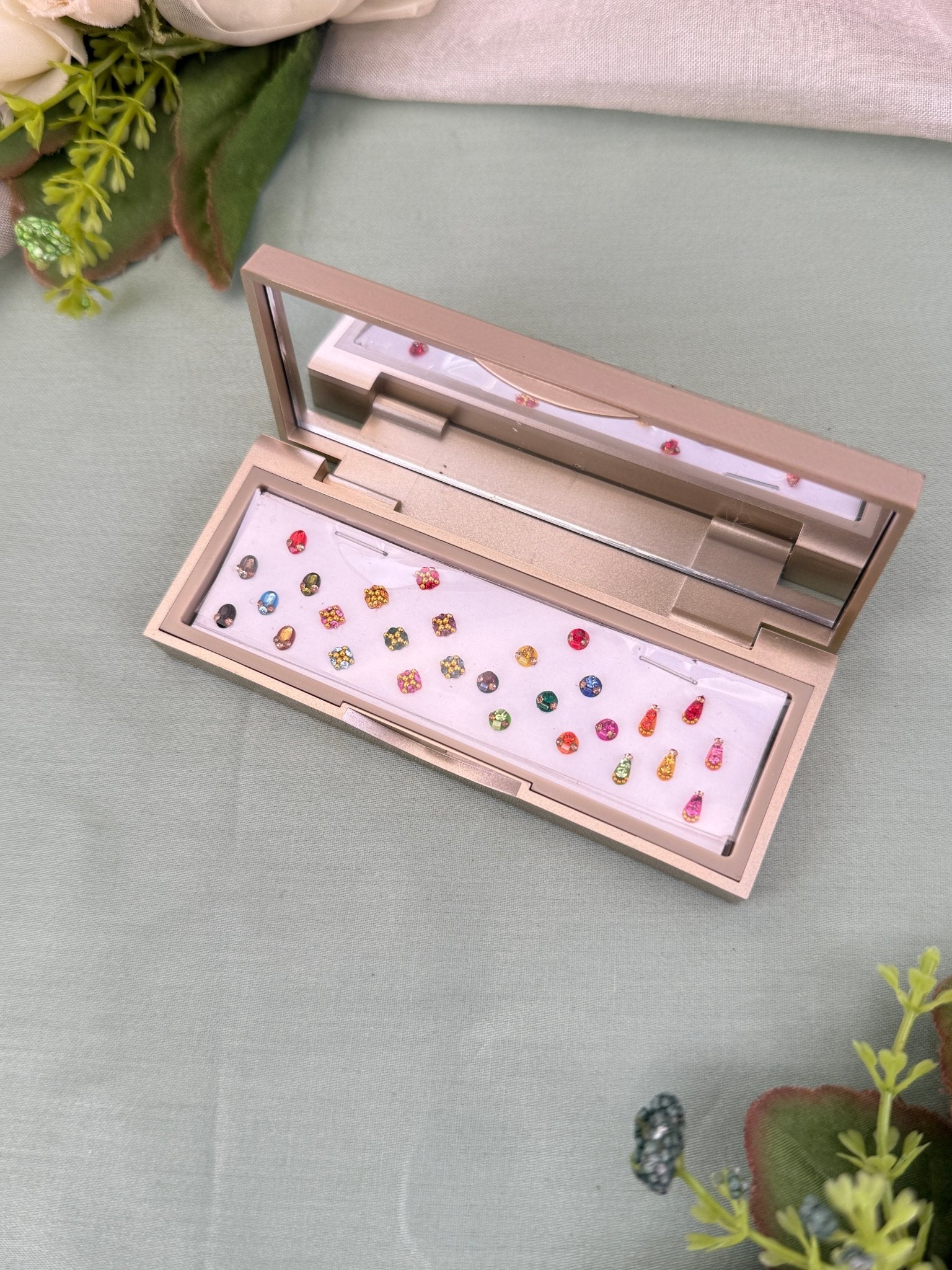 Designer Grand Bindi Box 579 - Mahilas