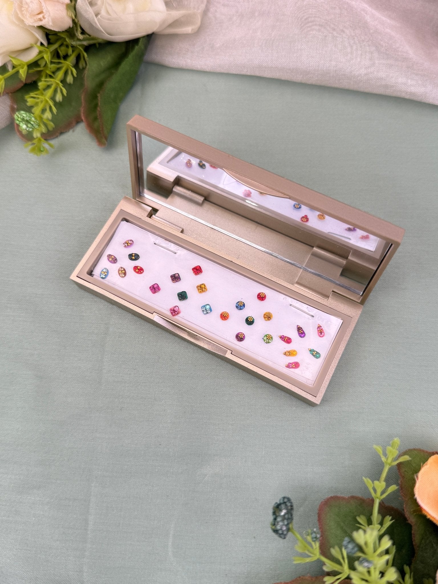 Designer Grand Bindi Box 581 - Mahilas