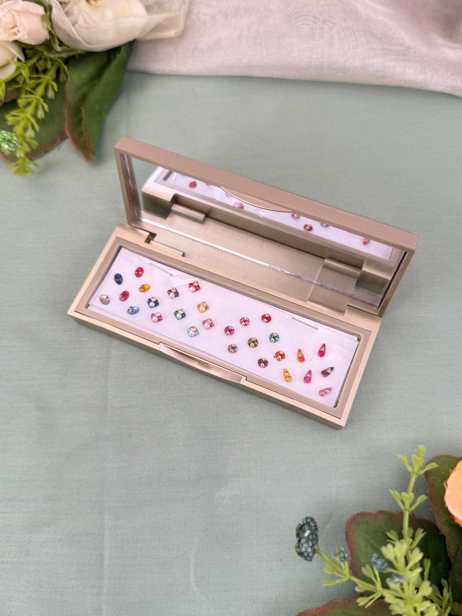 Designer Grand Bindi Box 584 - Mahilas