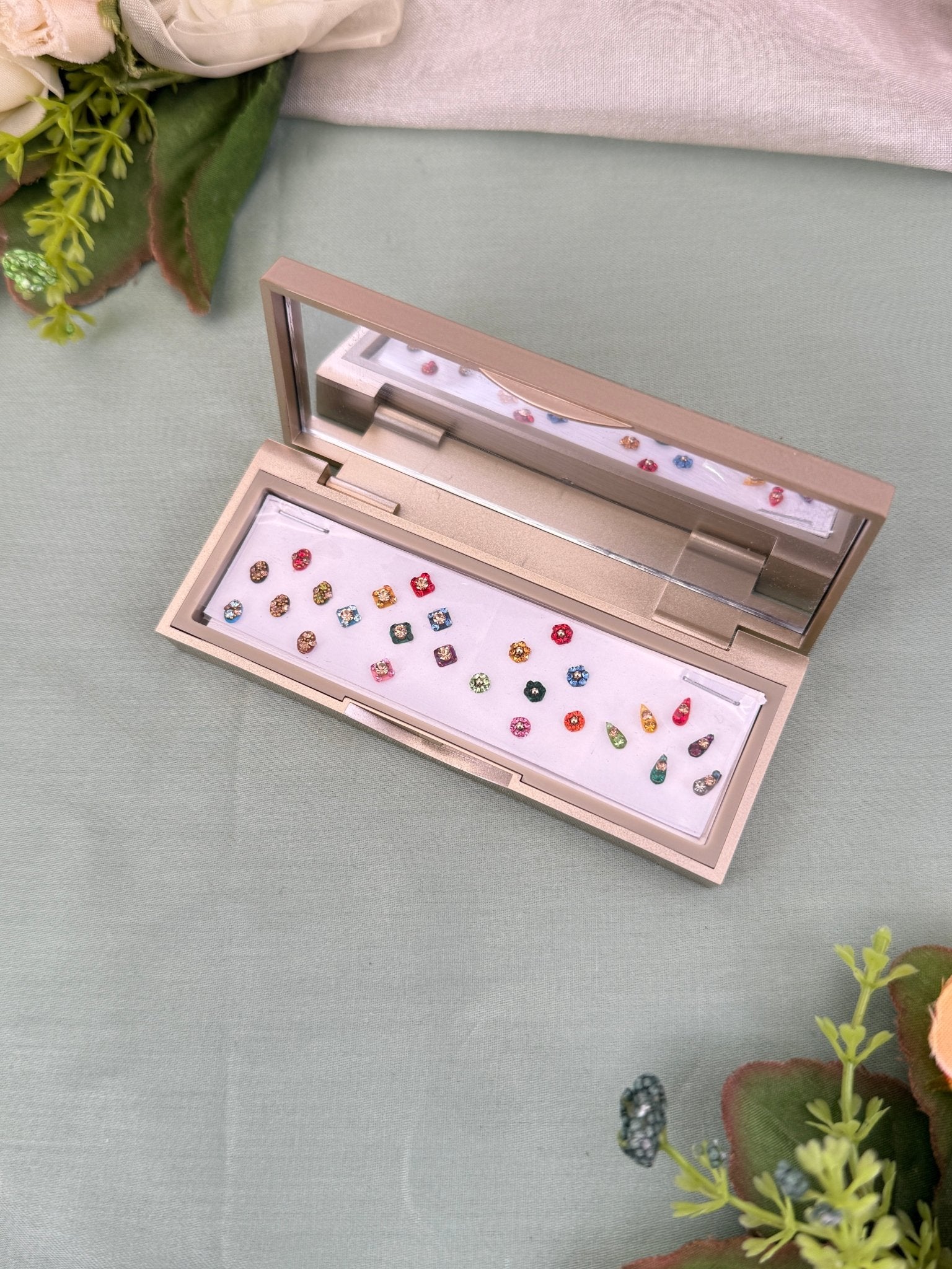 Designer Grand Bindi Box 588 - Mahilas