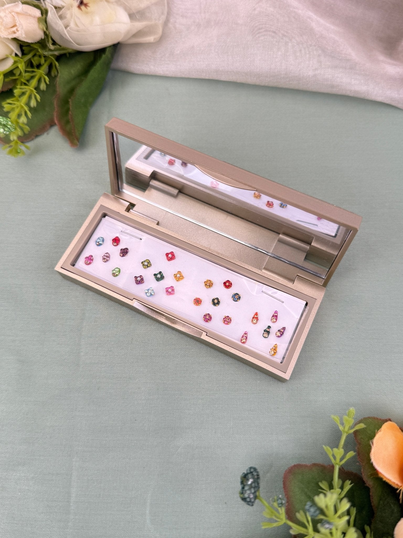 Designer Grand Bindi Box 590 - Mahilas