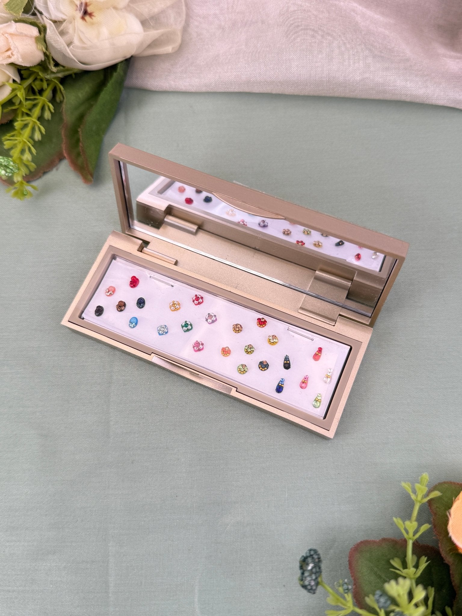 Designer Grand Bindi Box 593 - Mahilas