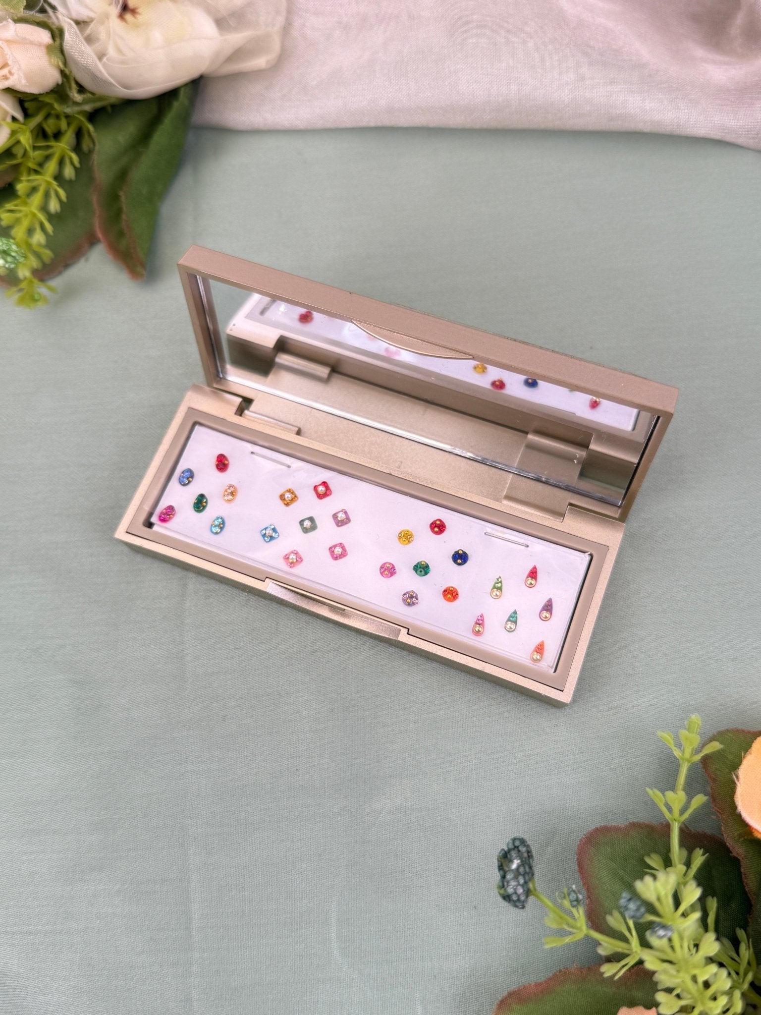 Designer Grand Bindi Box 594 - Mahilas