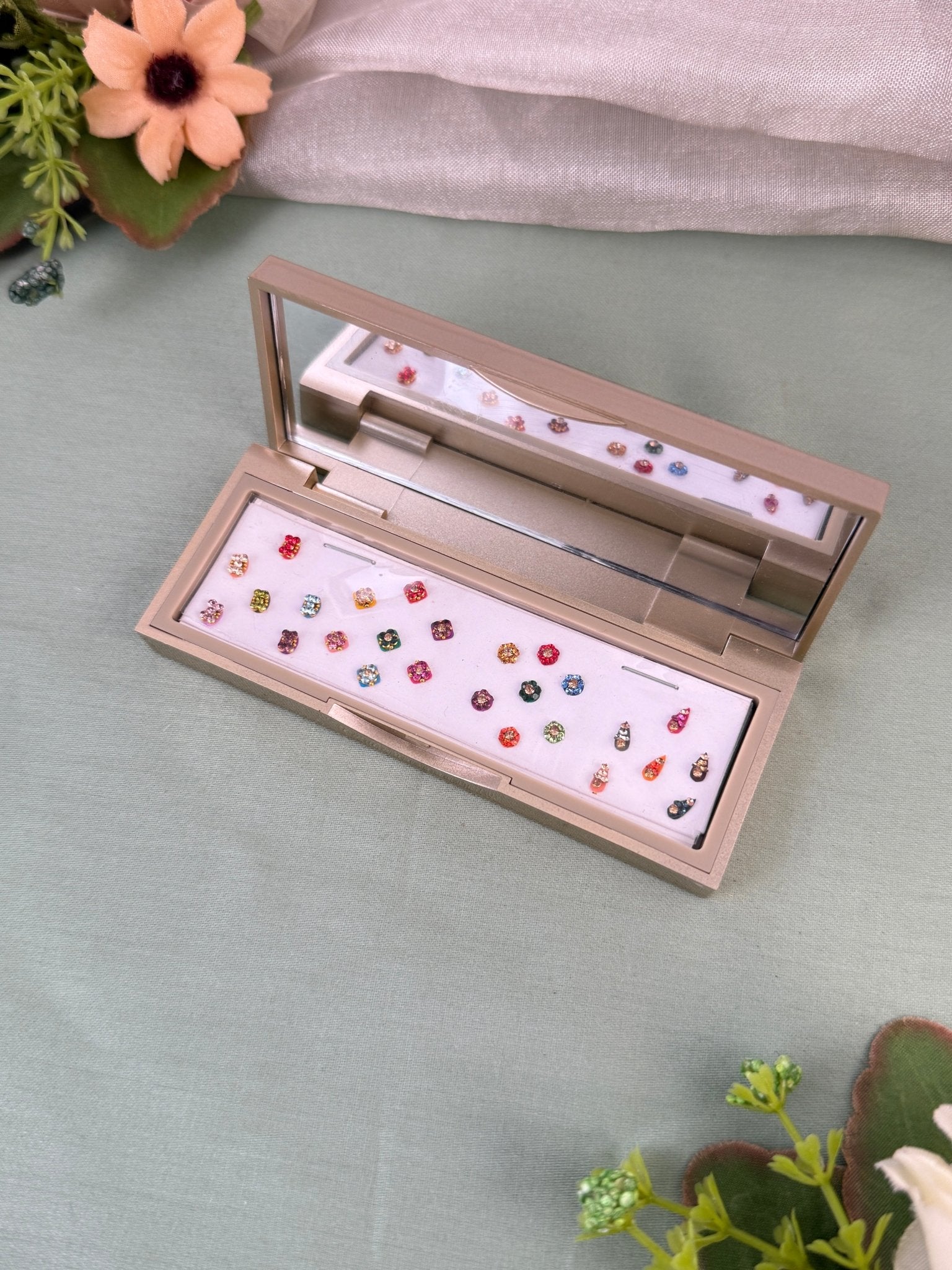 Designer Grand Bindi Box 768 - Mahilas