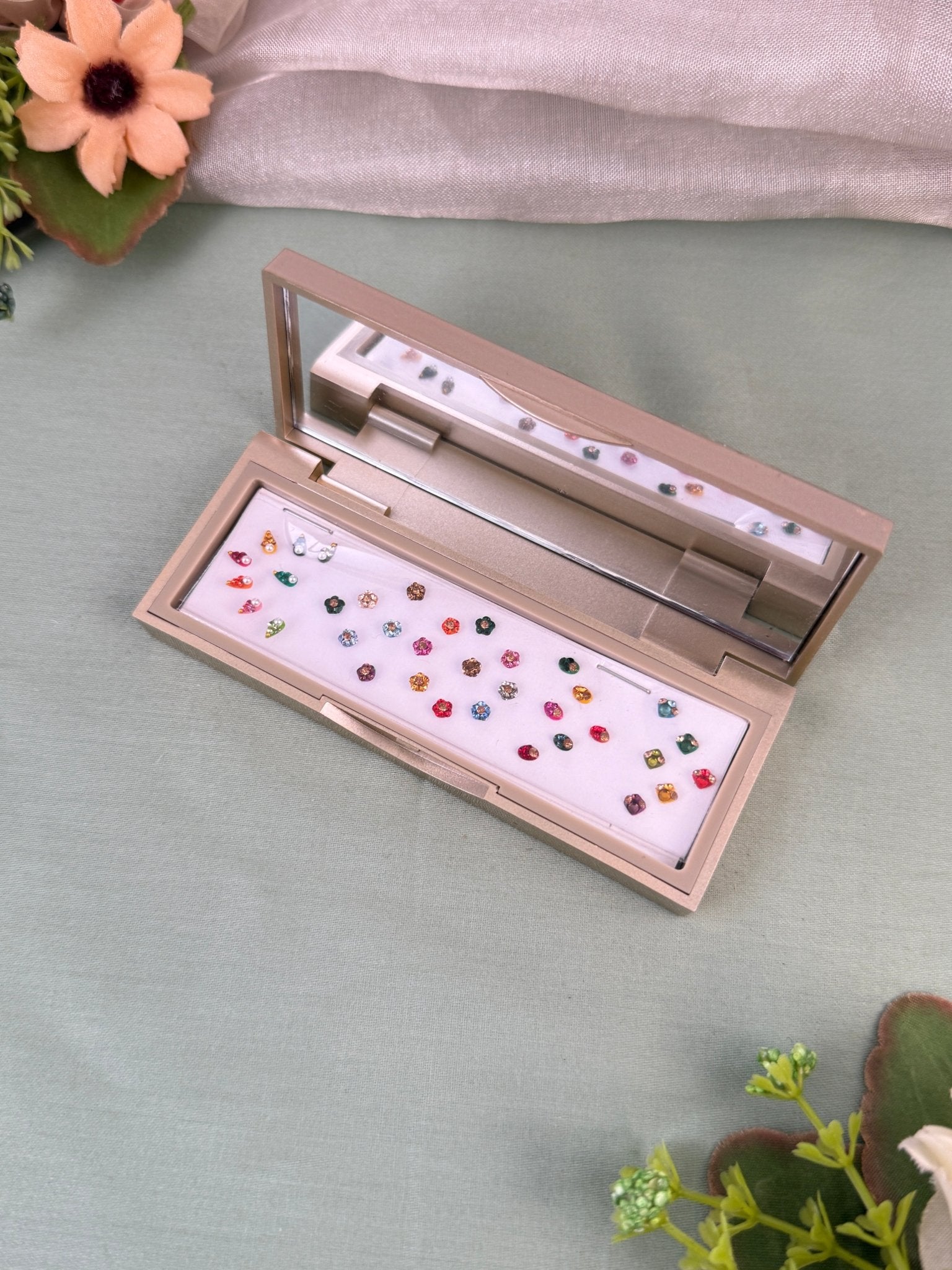 Designer Grand Bindi Box 772 - Mahilas