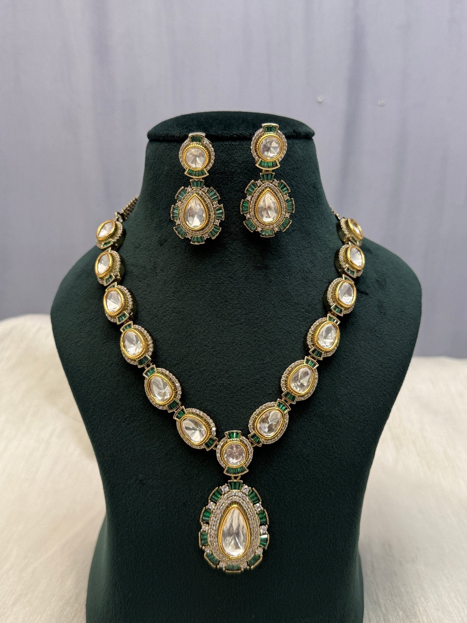 Designer Luxurious Kundan Necklace Set 1122 - Mahilas