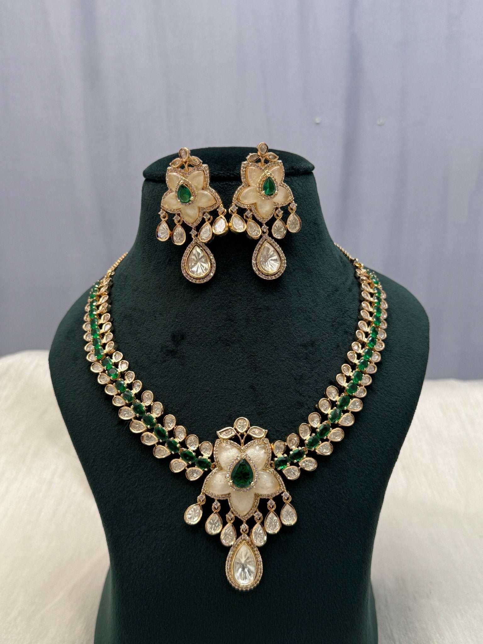 Designer Luxurious Kundan Necklace Set 1124 - Mahilas