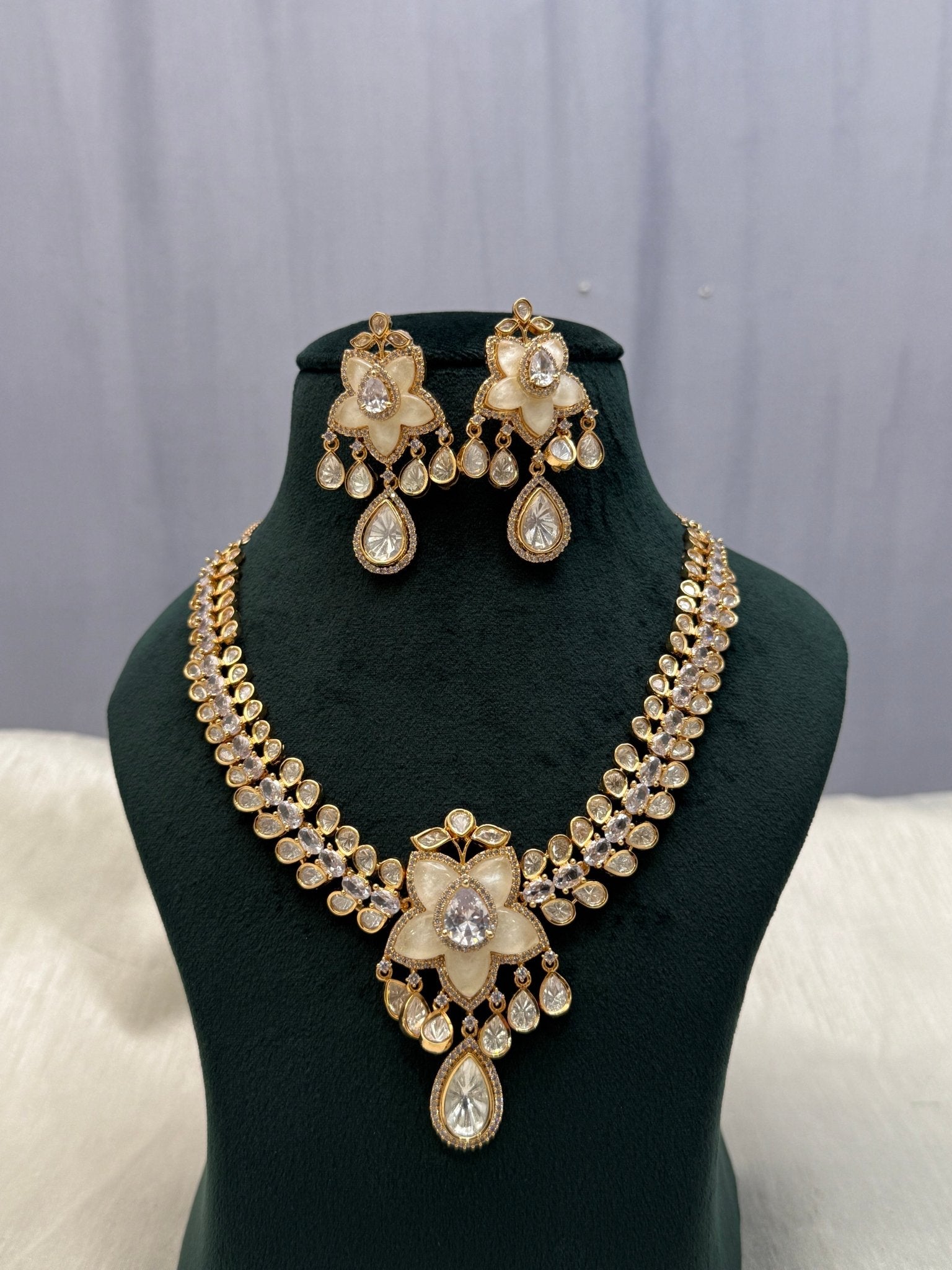 Designer Luxurious Kundan Necklace Set 1126 - Mahilas