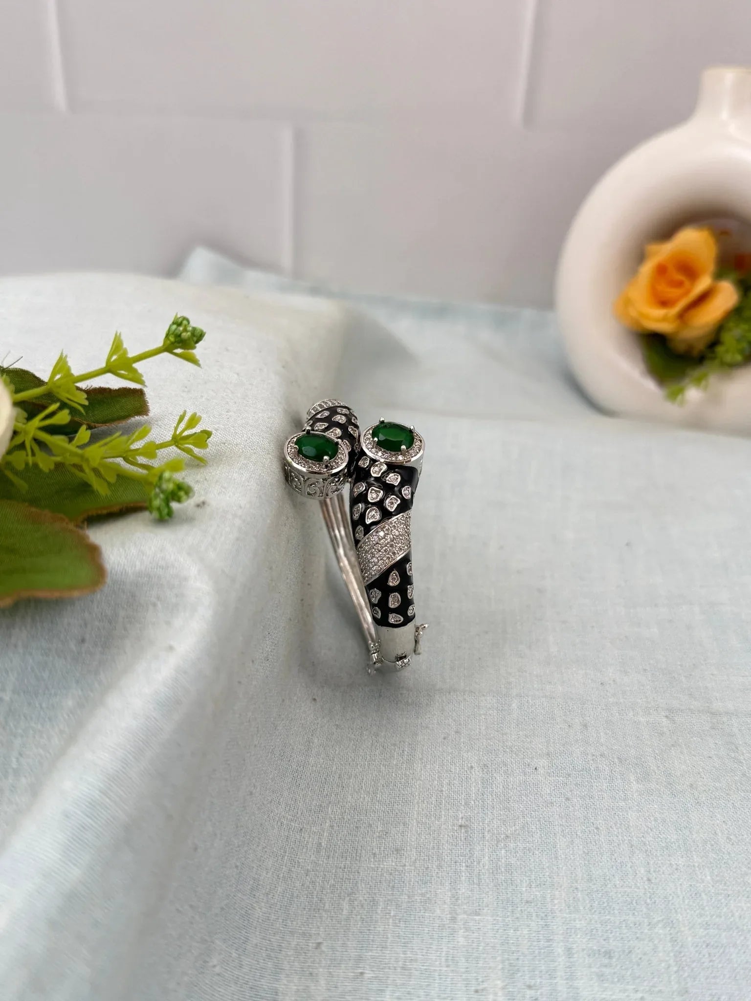 Designer Statement Stone Bracelet 7046 - Mahilas