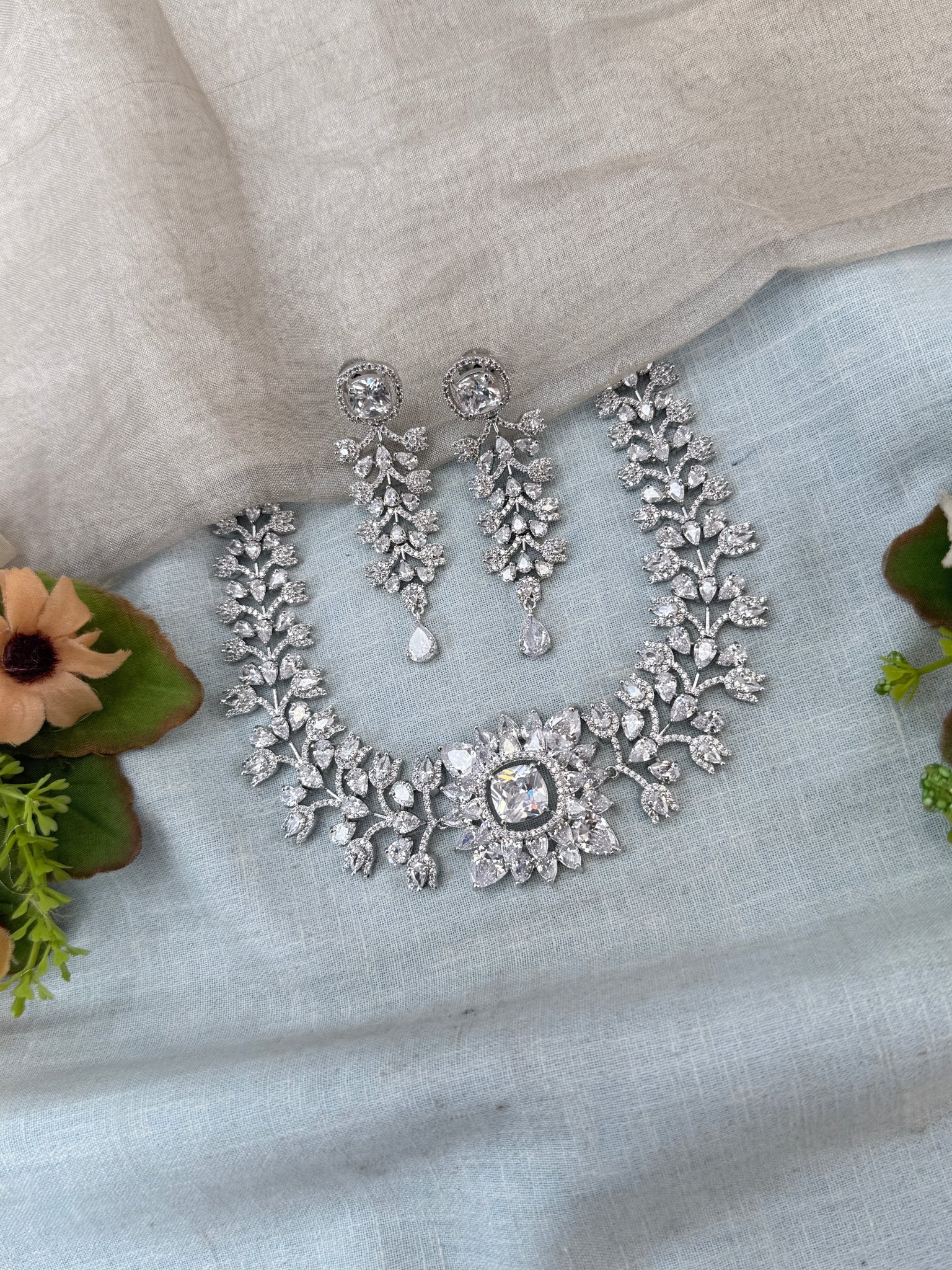 Designer Stone Short Necklace Set 811 - Mahilas