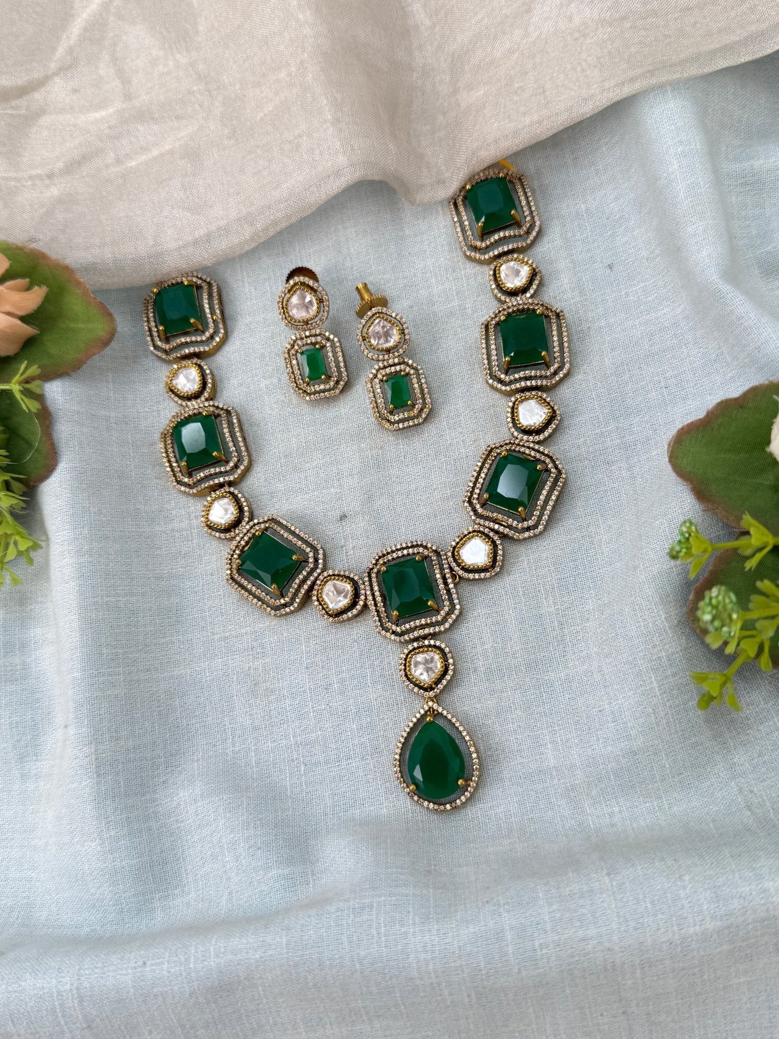 Designer Victorian Stone Short Necklace Set 729 - Mahilas