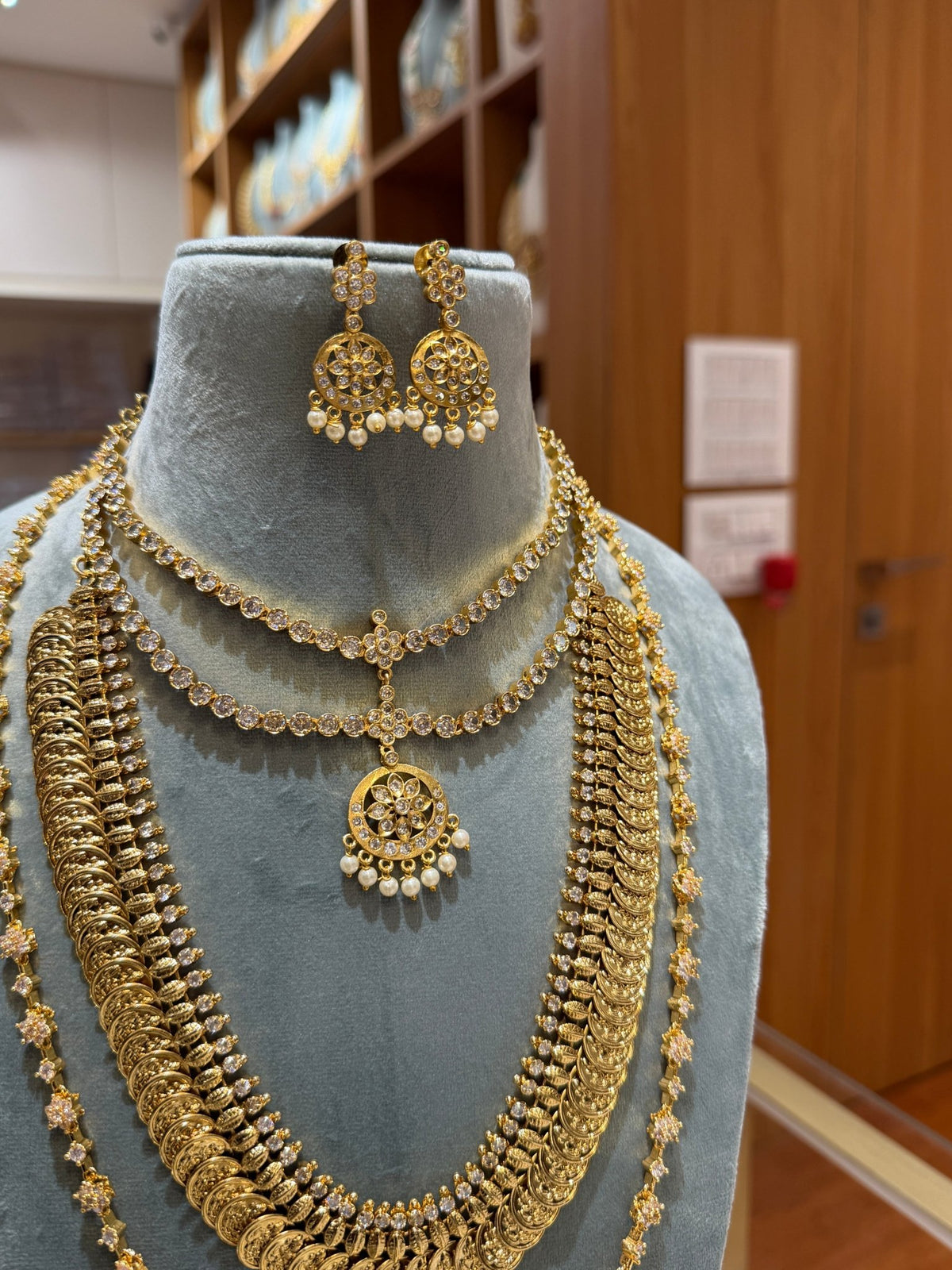 Gold like White Stone Full Necklace Set | NC011 - Mahilas