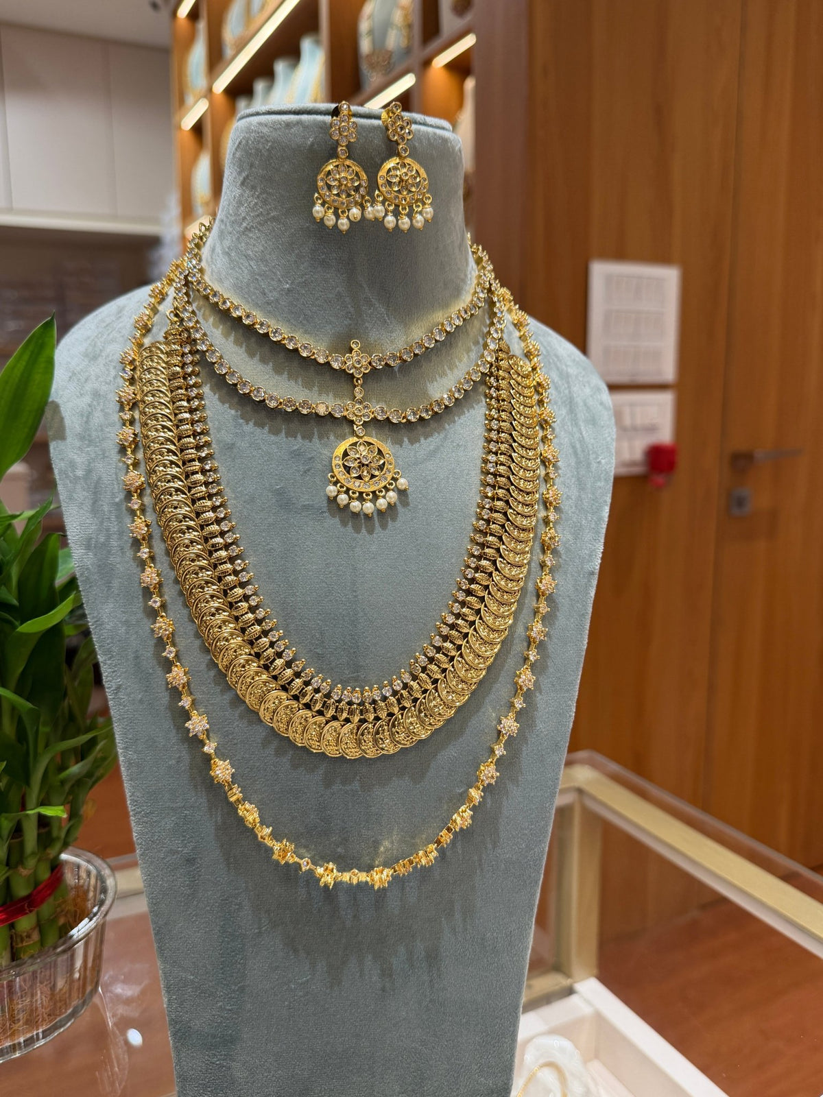 Gold like White Stone Full Necklace Set | NC011 - Mahilas