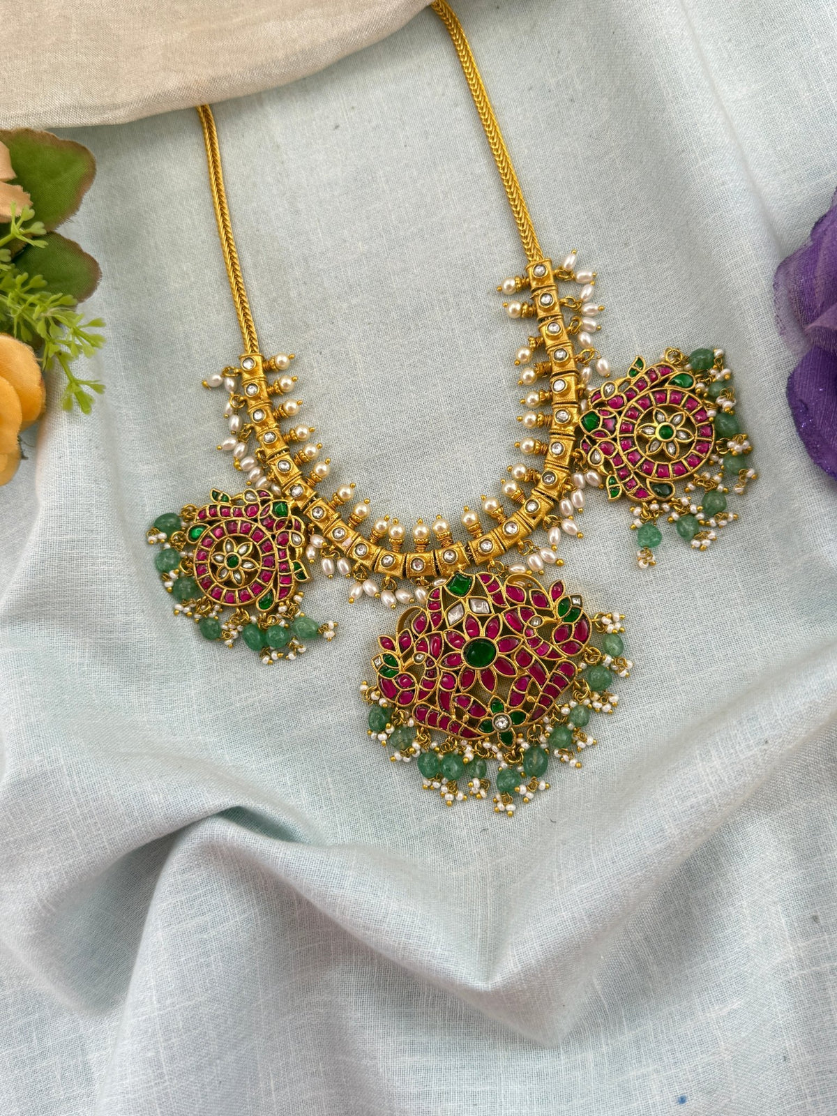 Jadau Kudan Short Pendant Necklace | 126 - Mahilas