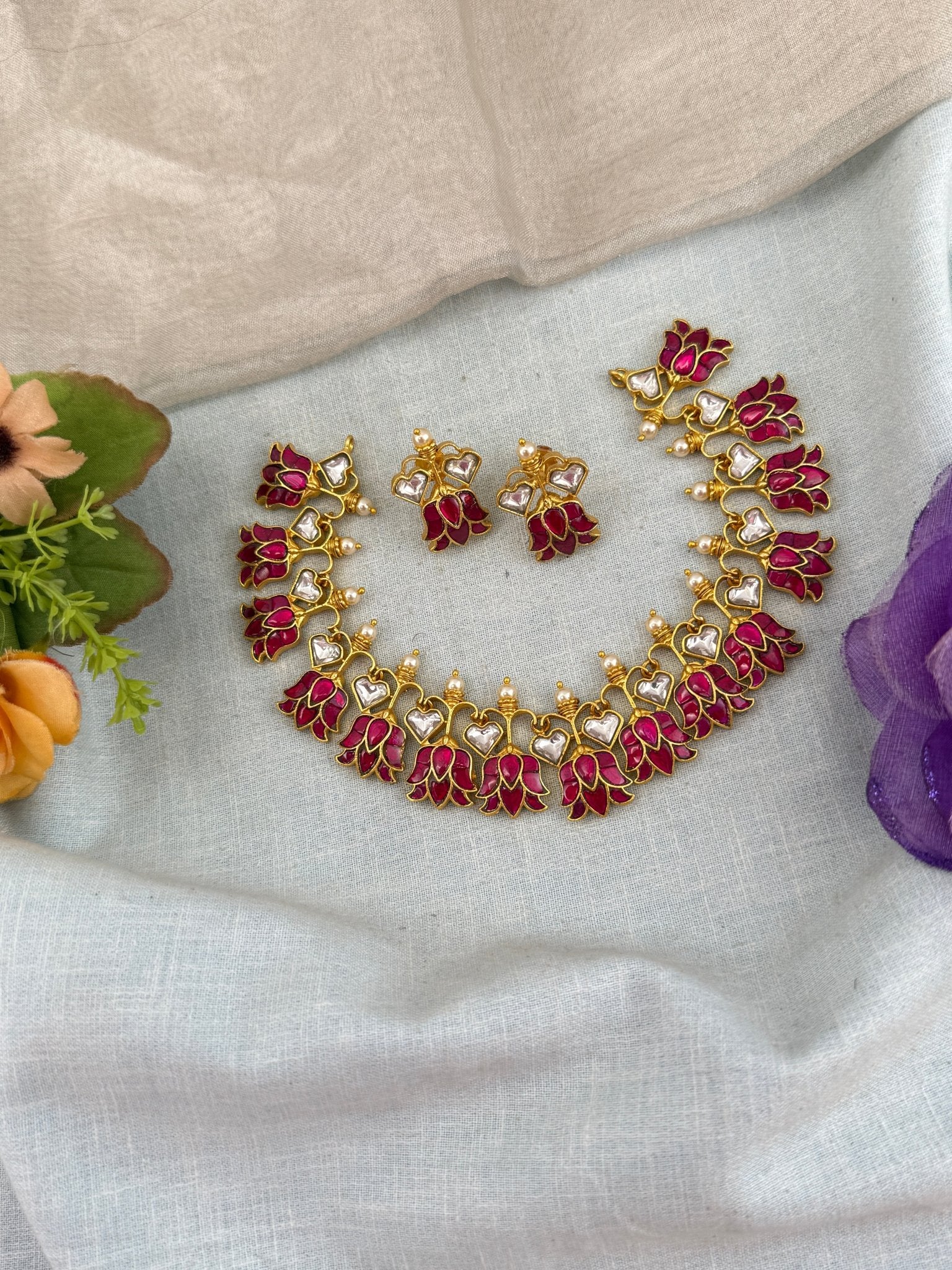 Jadau Kundan Grand Lotus Design Short Necklace | 104 - Mahilas