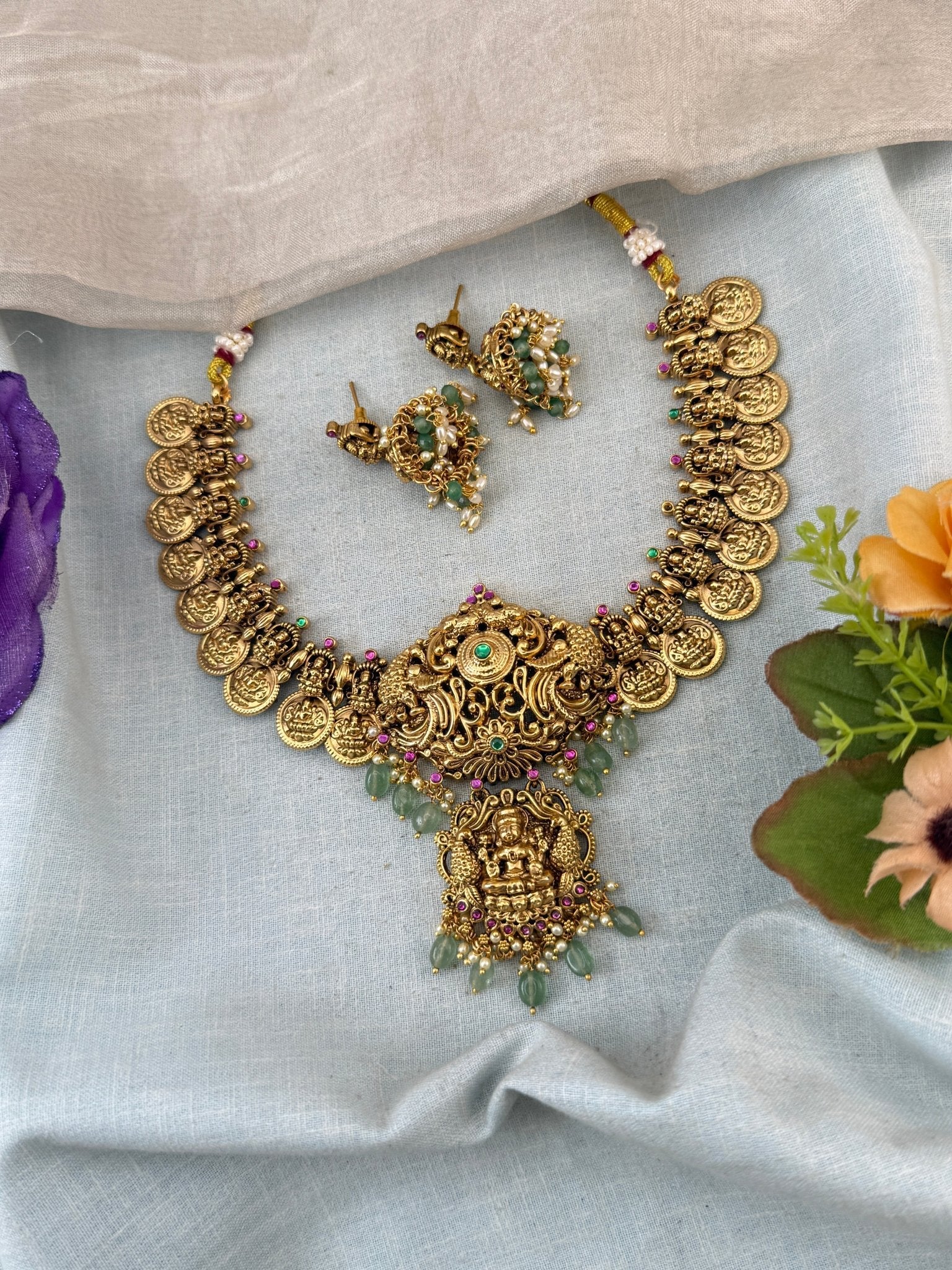 Jadau Kundan Necklace Kaasu Pendant Royal Short Set | N0019 - Mahilas