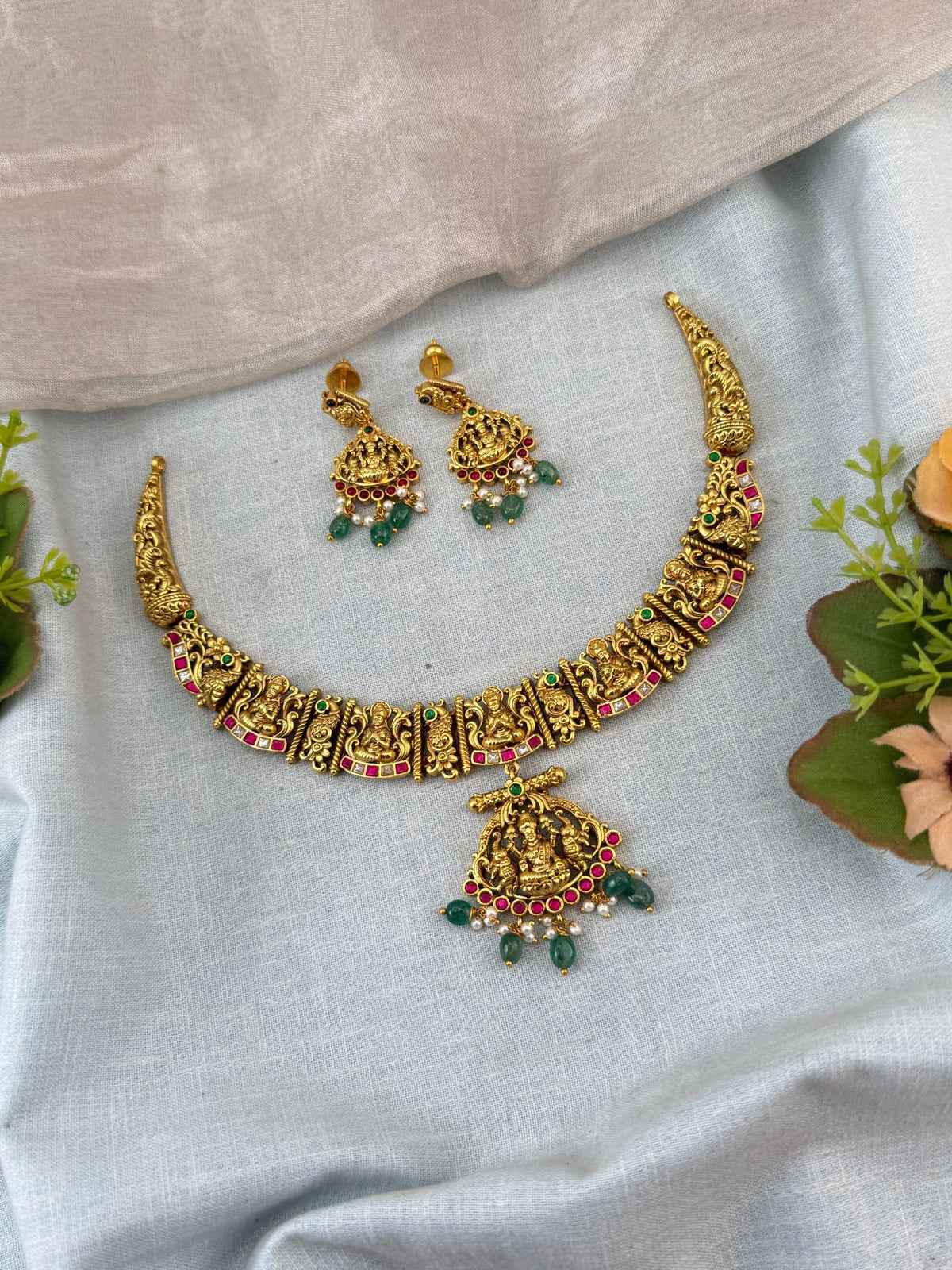 Jadau Kundan Necklace Lakshmi Pendant Set | N0107 - Mahilas