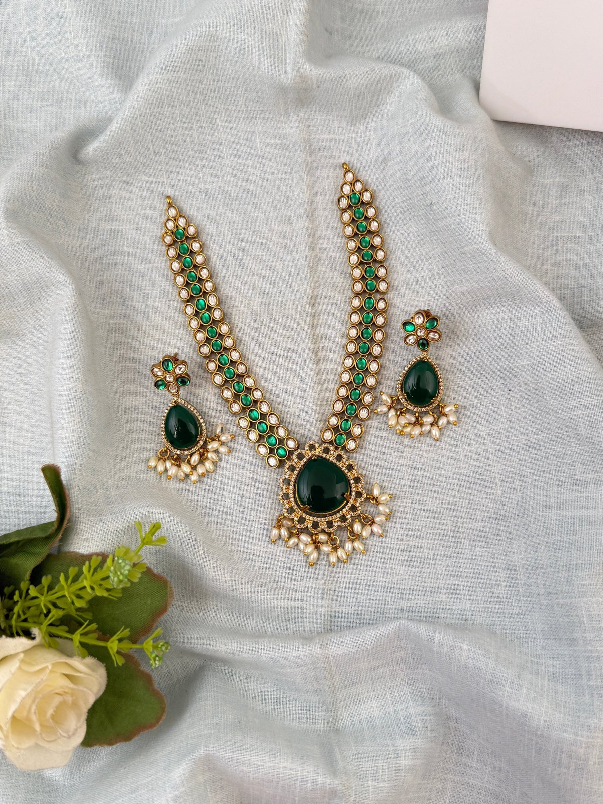 Jadau Kundan Pendant Short Necklace Set | 517 - Mahilas