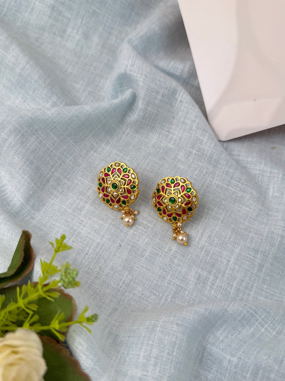 Jadau Kundan Stud Earrings | E0491 - Mahilas