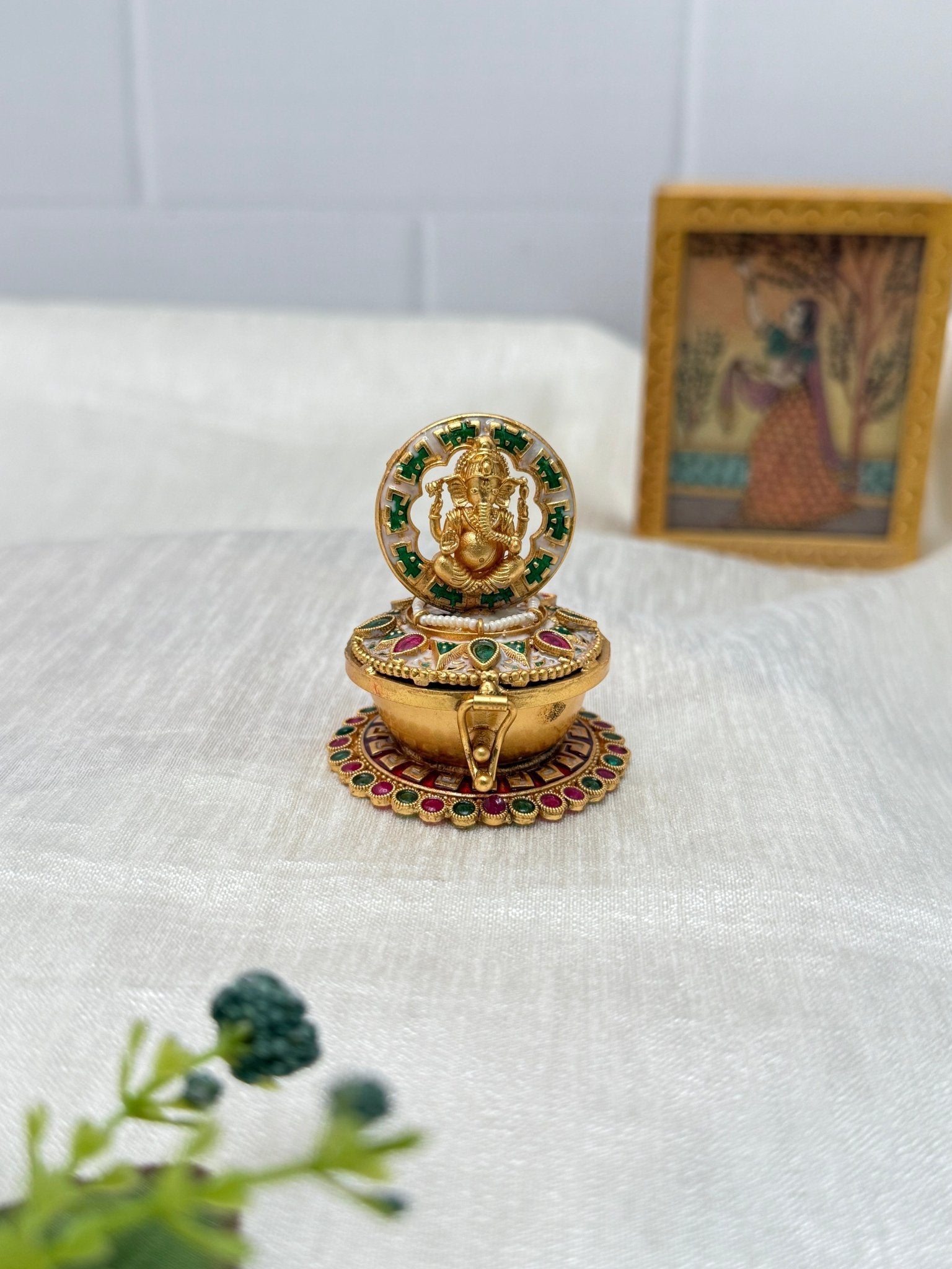 Kumkum Bharani Box - 008 - Mahilas