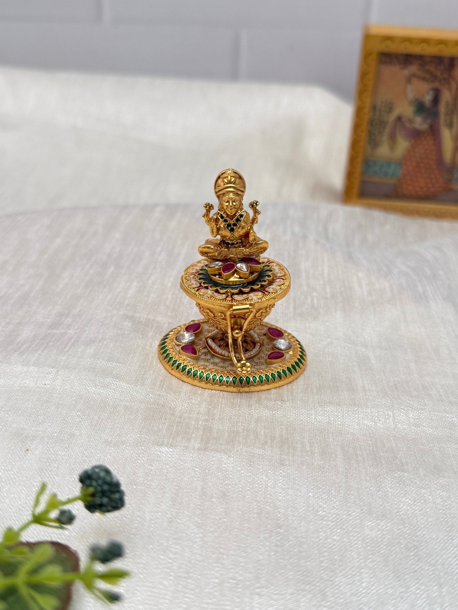 Kumkum Bharani Box - 013 - Mahilas