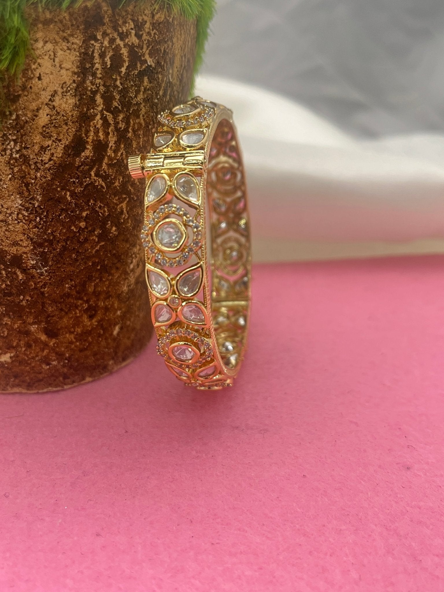 Kundan Stone Kada Bangle 1040 - Mahilas