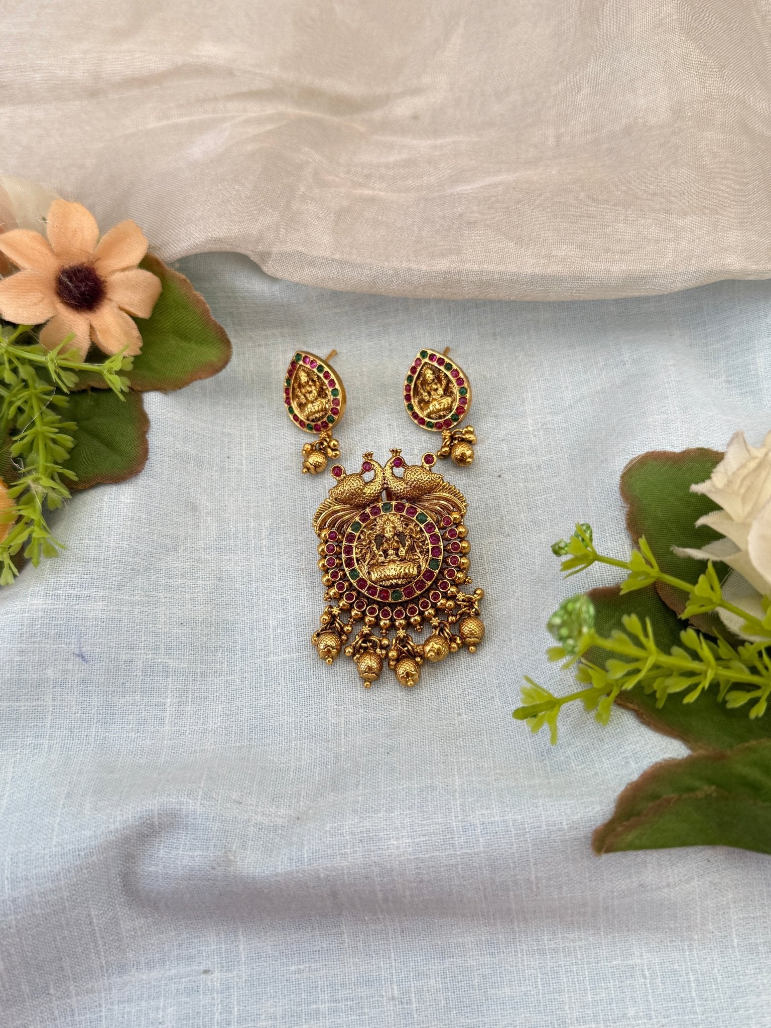 Luxurioius Antique Lakshmi Pendant with Earrings 354 - Mahilas