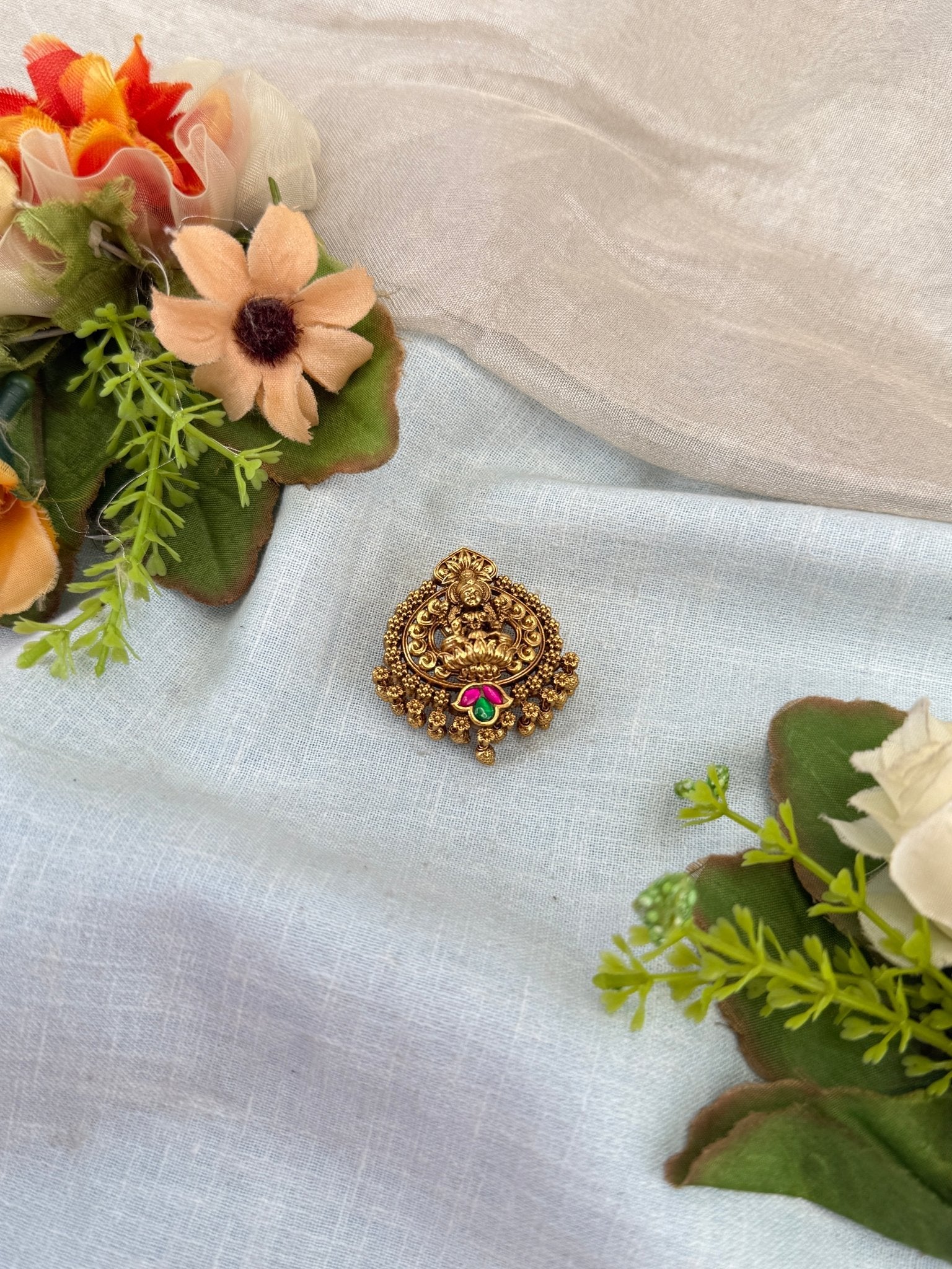 Luxurioius Antique Lakshmi Saree Pin 345 - Mahilas