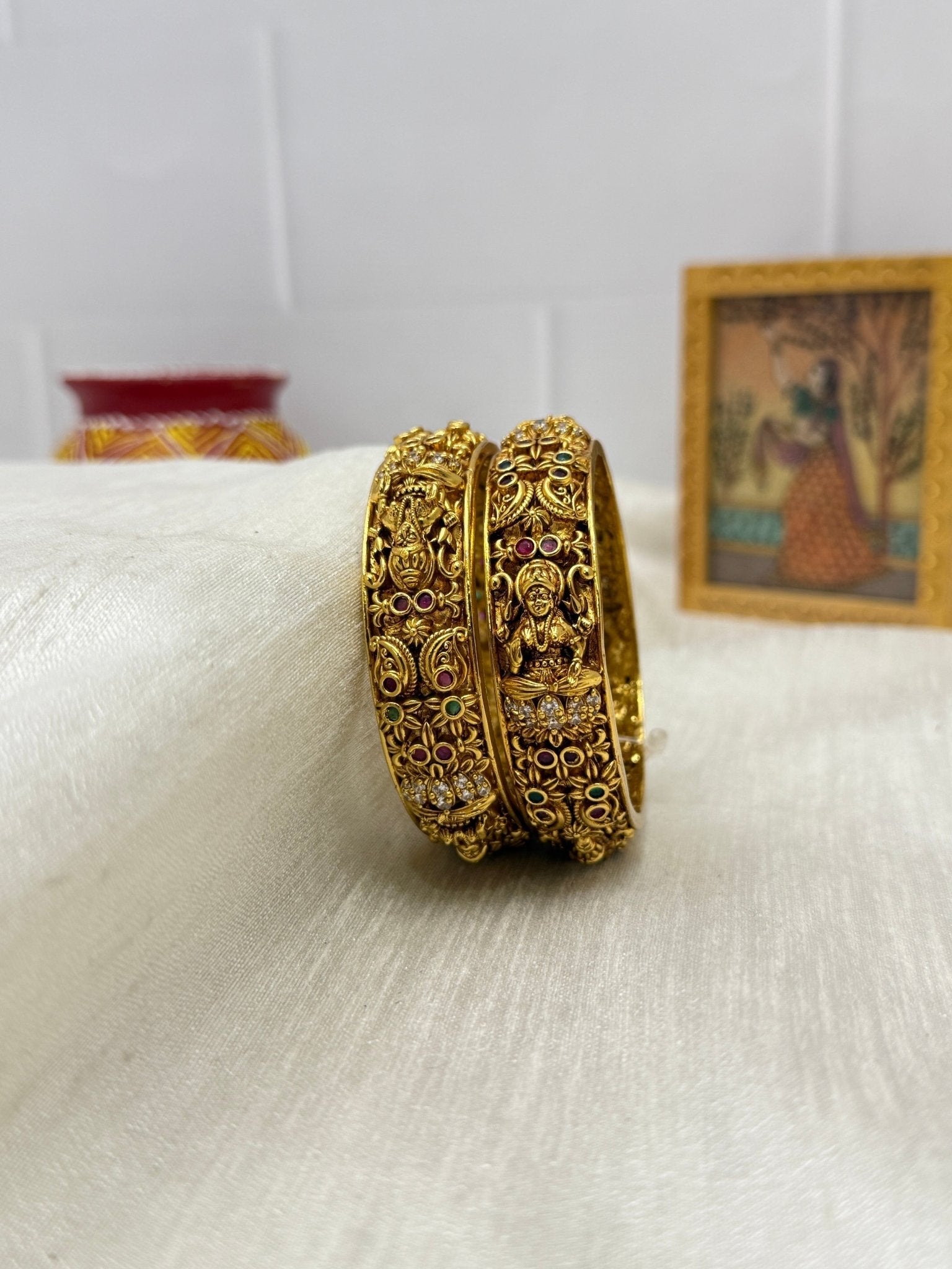 Luxurious Antique Bangles 6920 - Mahilas