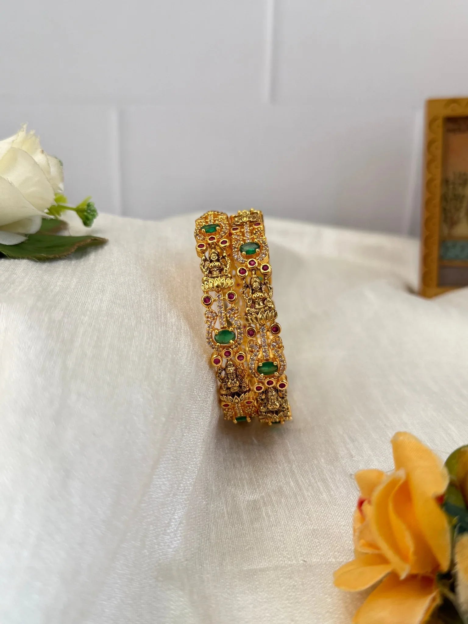 Luxurious Antique Bangles 7036 - Mahilas