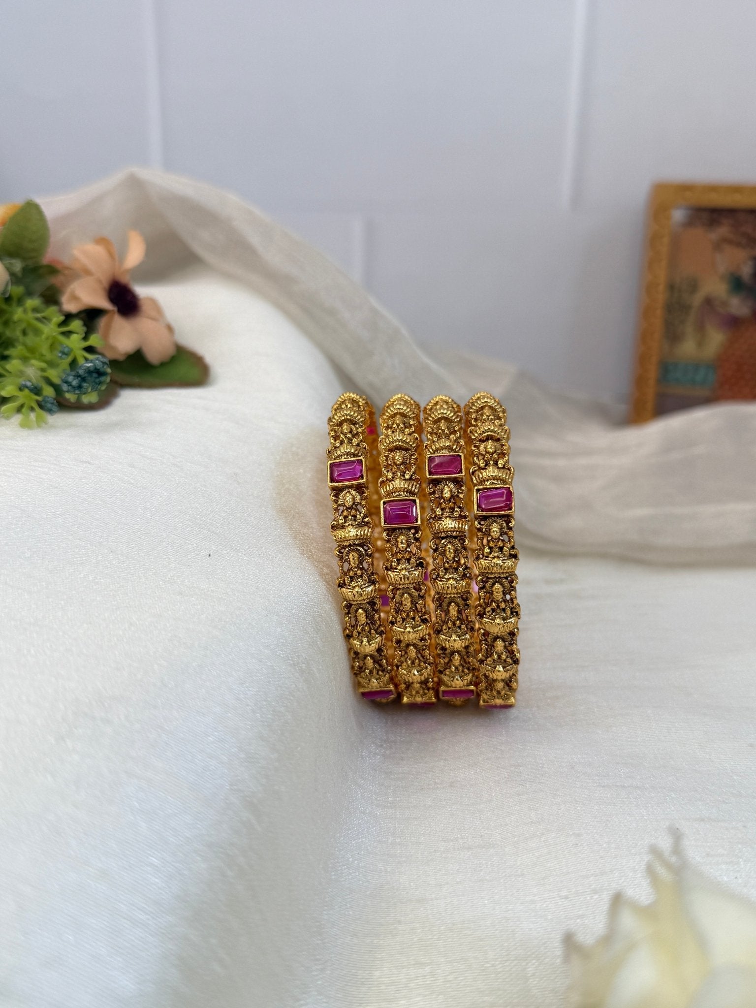 Luxurious Antique Bangles 7045 - Mahilas