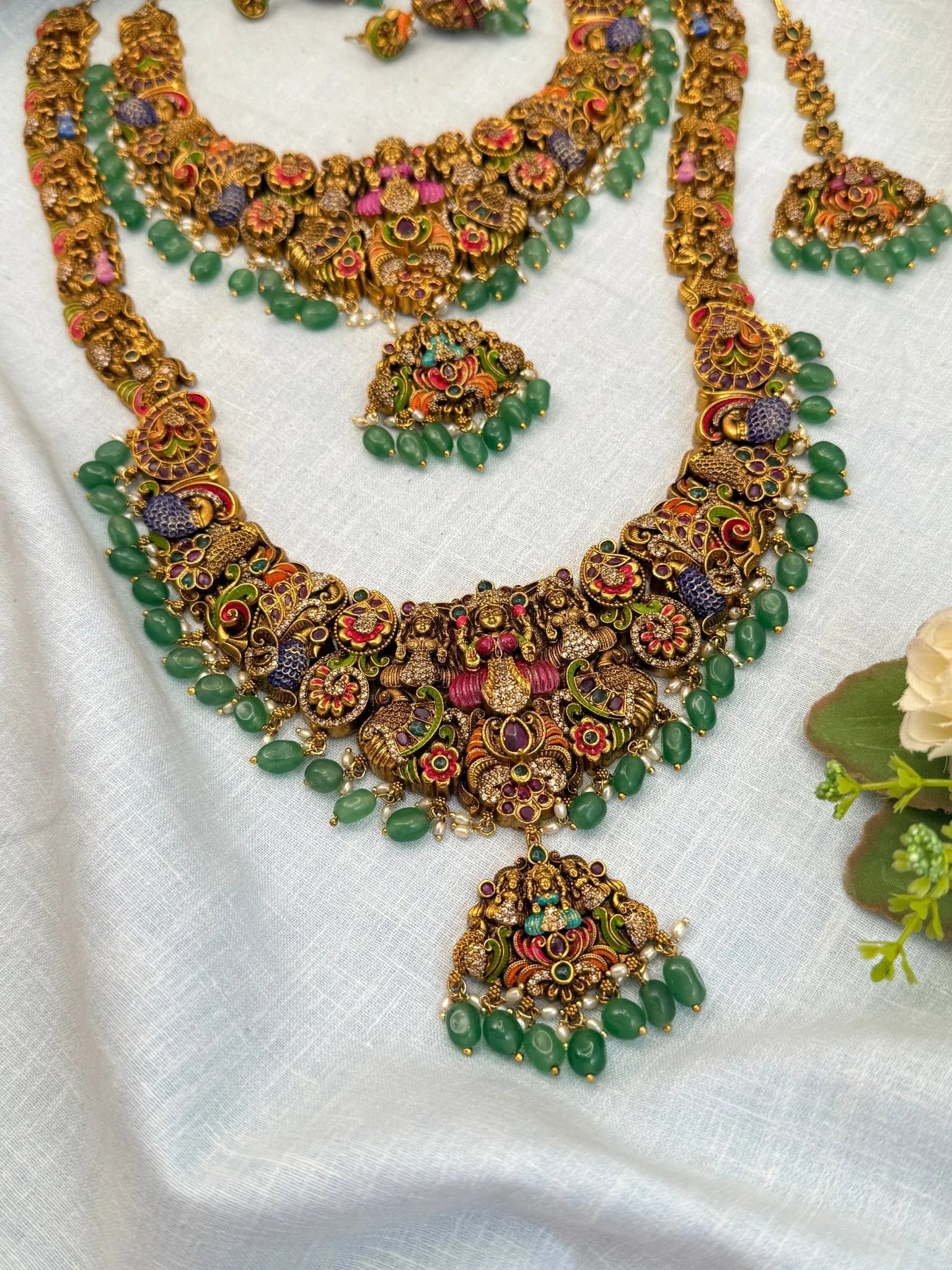 Luxurious Antique Bridal Lakshmi Necklace Set 979 - Mahilas