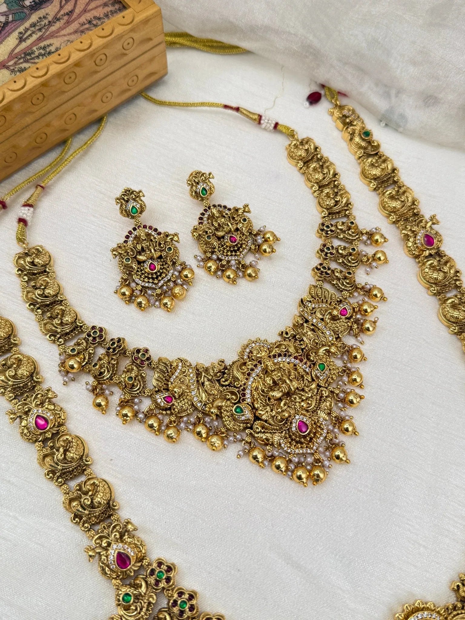 Luxurious Antique Bridal Necklace Set 798 - Mahilas