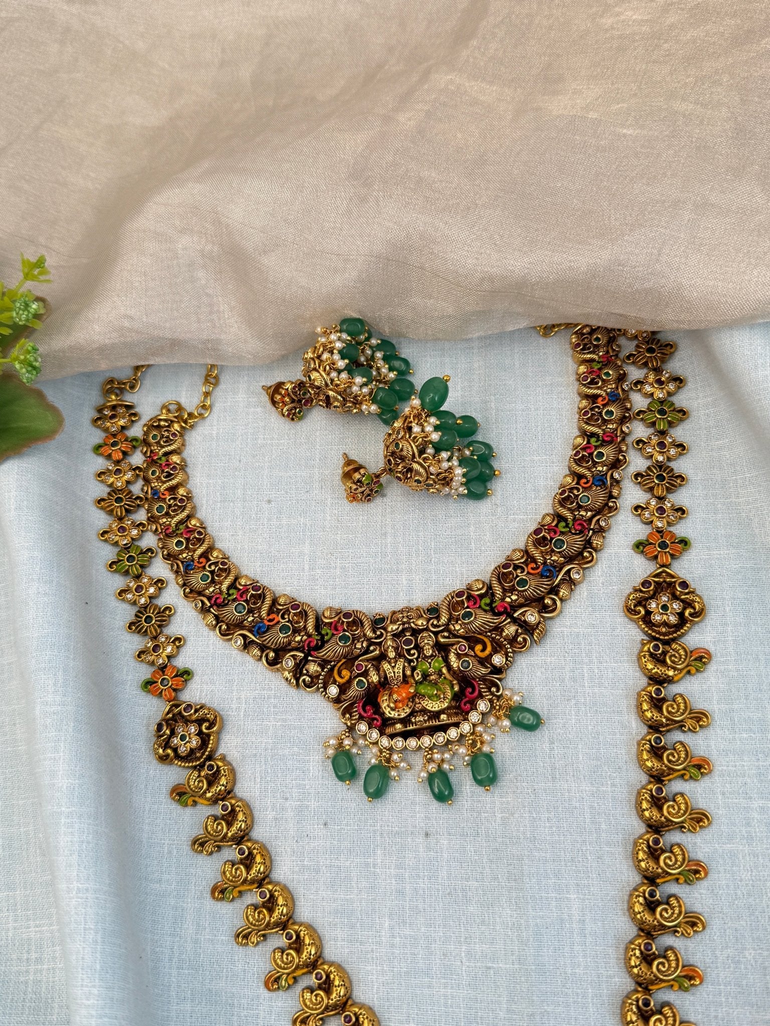 Luxurious Antique Bridal Necklace Set 939 - Mahilas