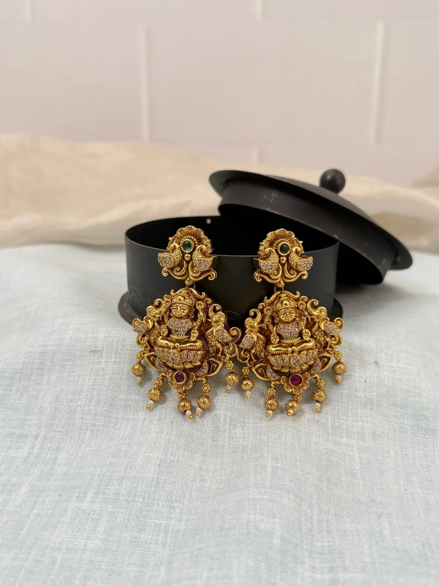 Luxurious Antique Earrings 0506 - Mahilas