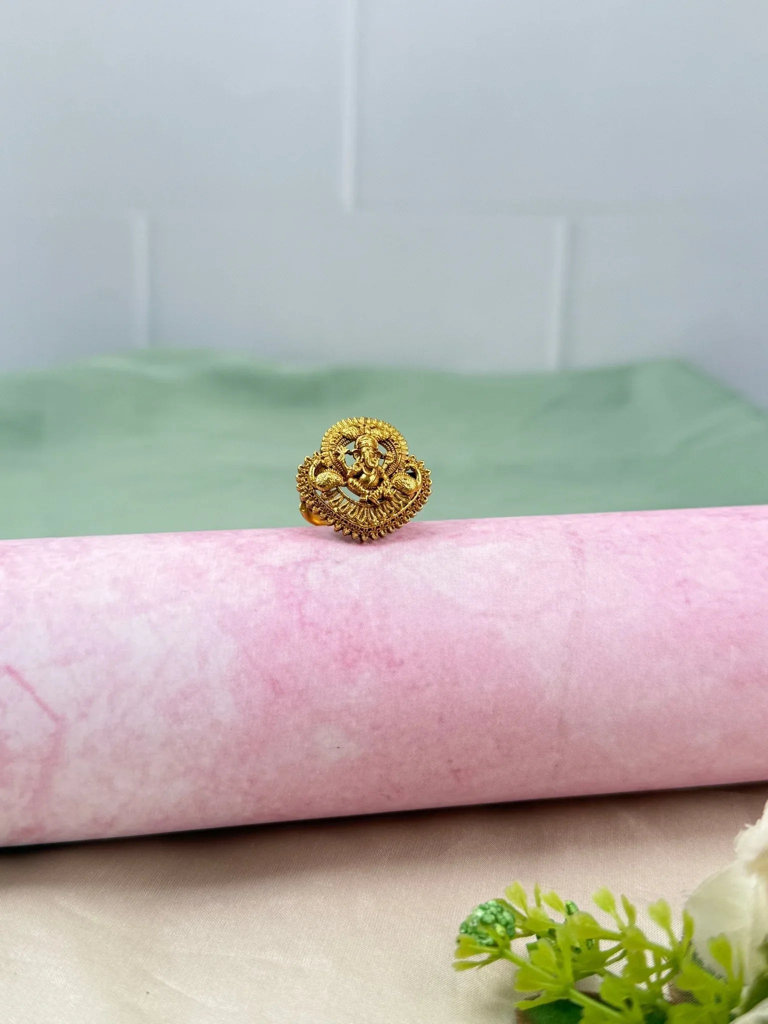 Luxurious Antique Finger Ring 258 - Mahilas