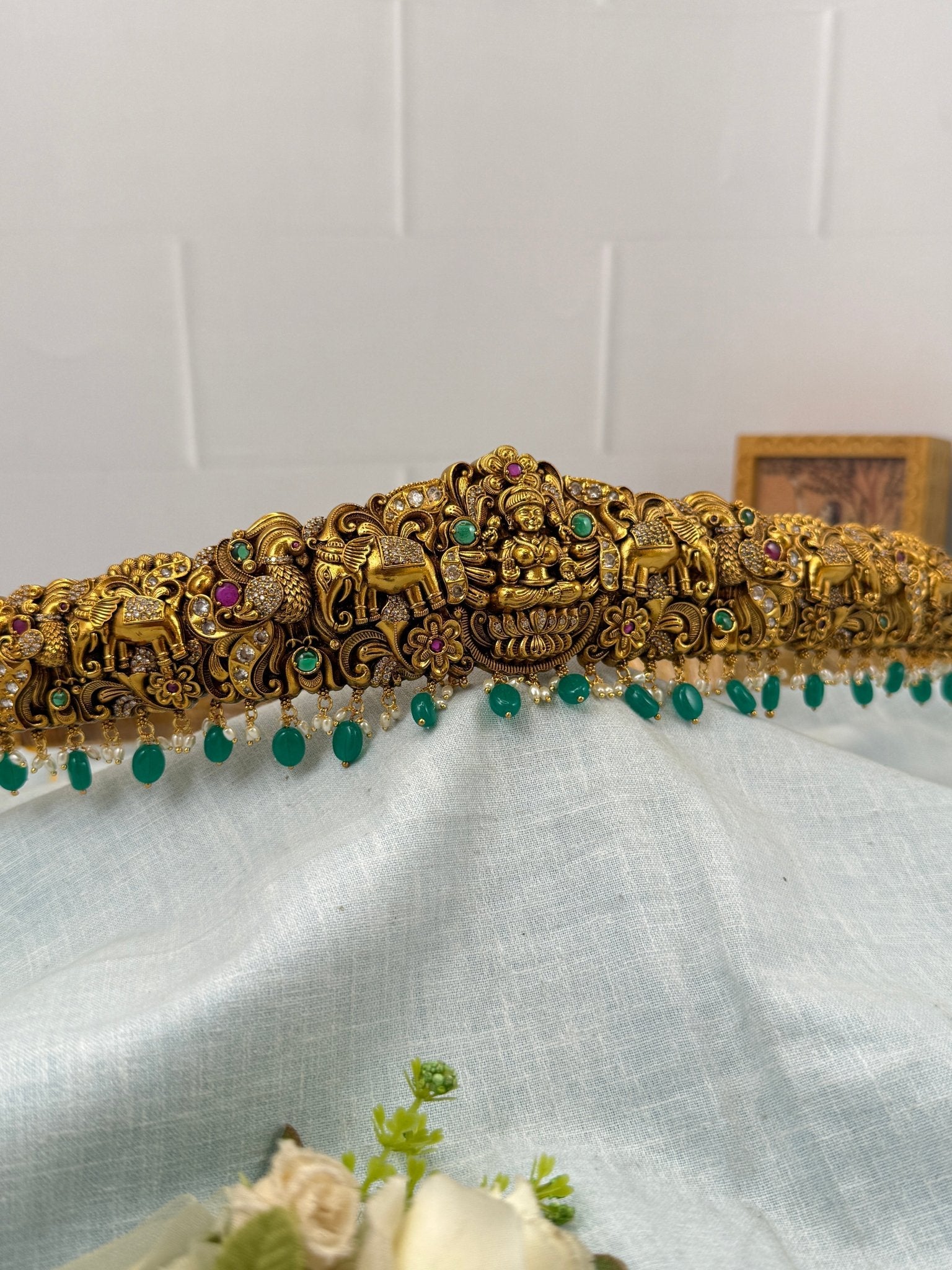 Luxurious Antique Gaja Lakshmi Vaddanam Kamarbandh 7252 - Mahilas