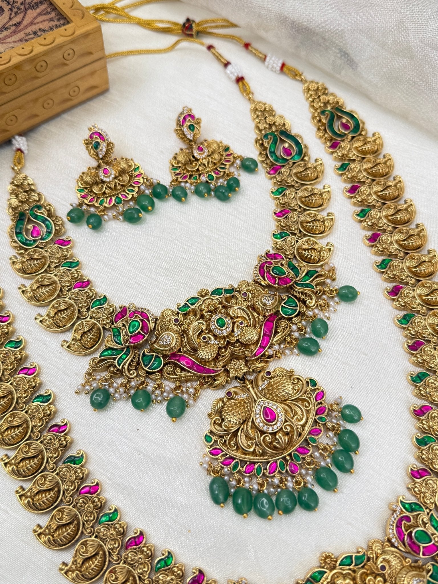 Luxurious Antique Jadau Bridal Necklace Set 796 - Mahilas
