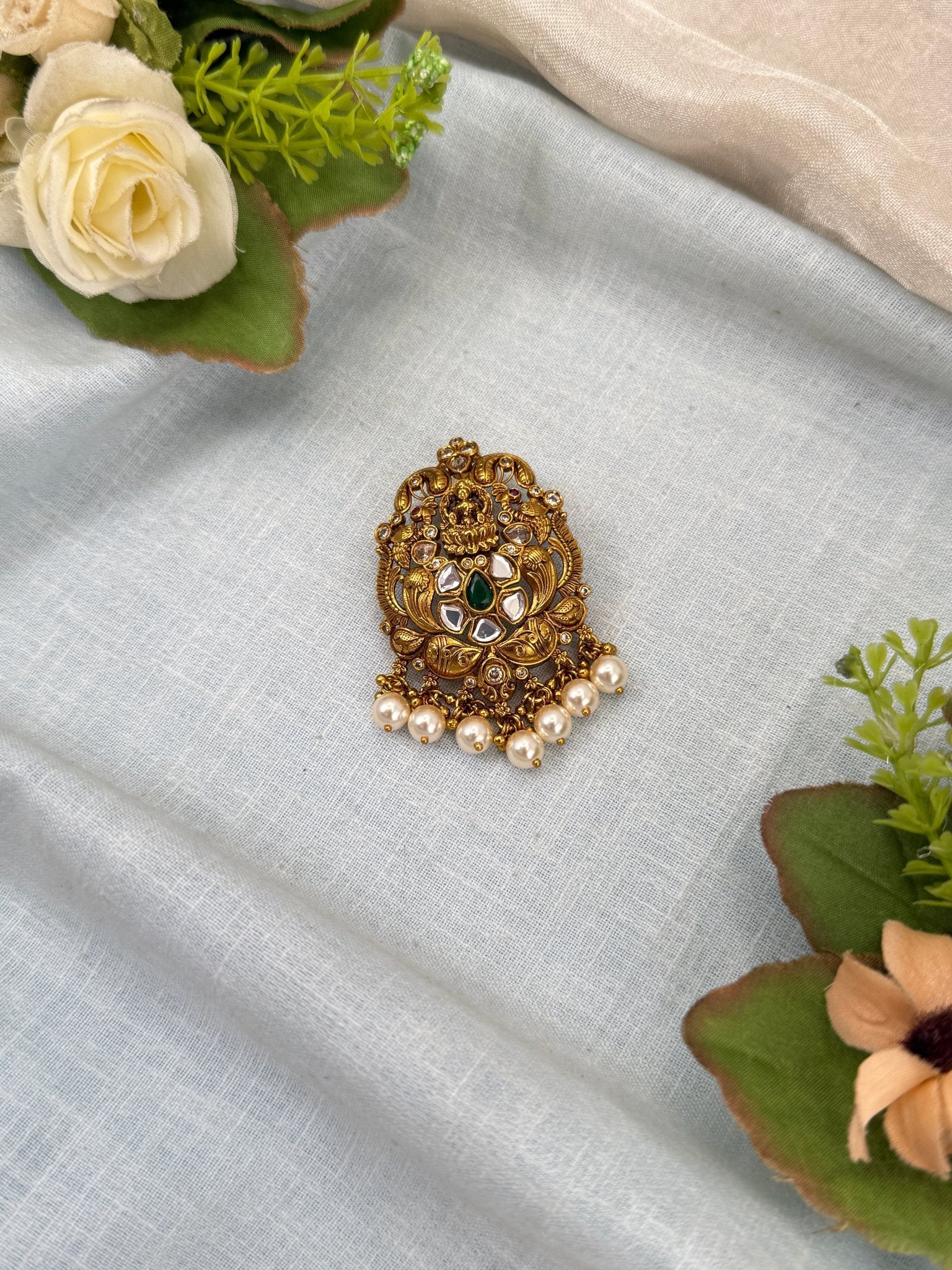 Luxurious Antique Jadebille 570 - Mahilas