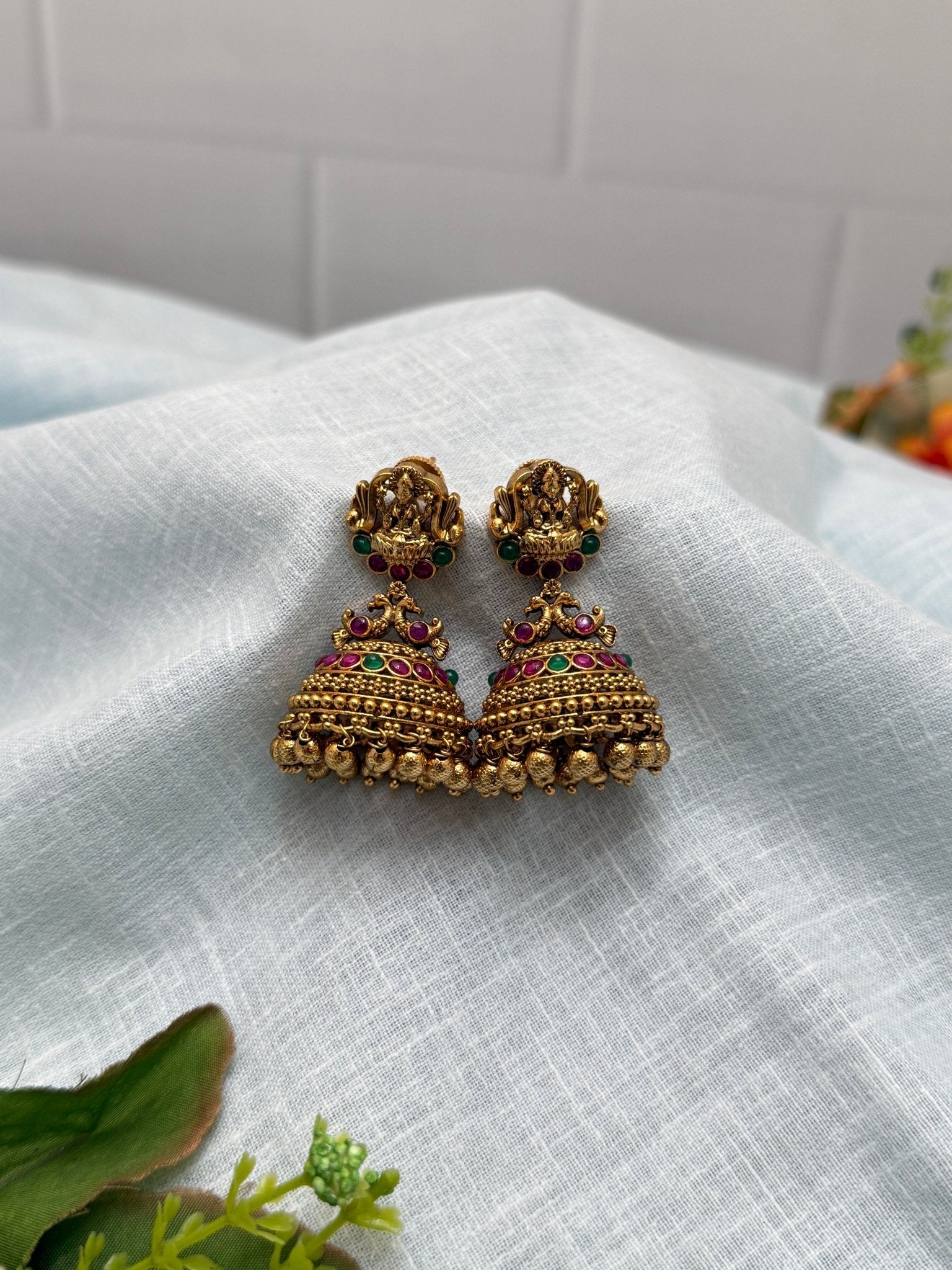 Luxurious Antique Jhumka Earrings 0327 - Mahilas