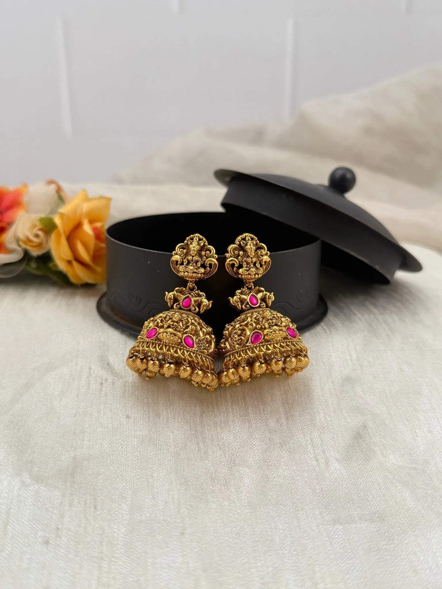 Luxurious Antique Jhumka Earrings 0538 - Mahilas