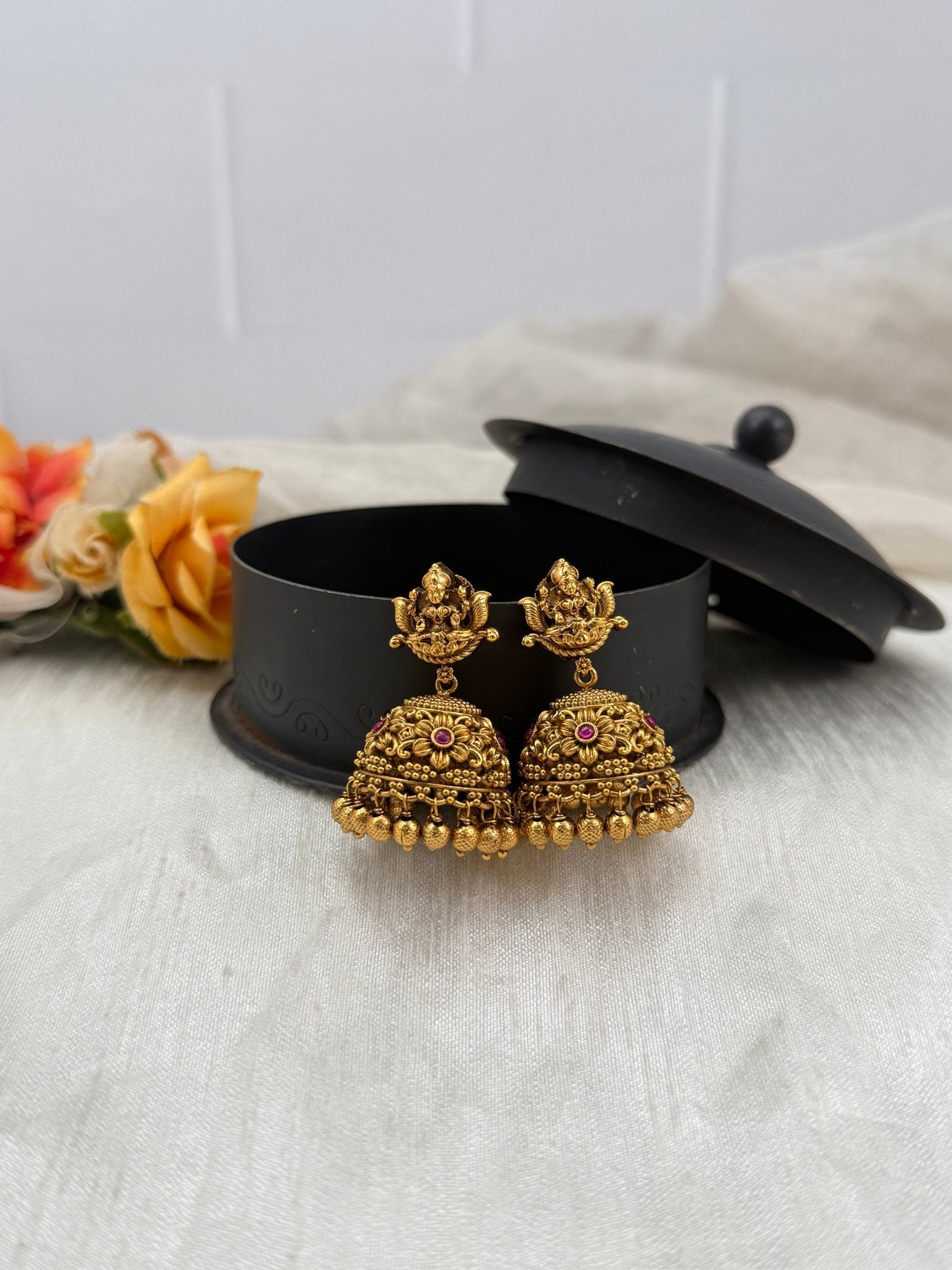 Luxurious Antique Jhumka Earrings 0550 - Mahilas
